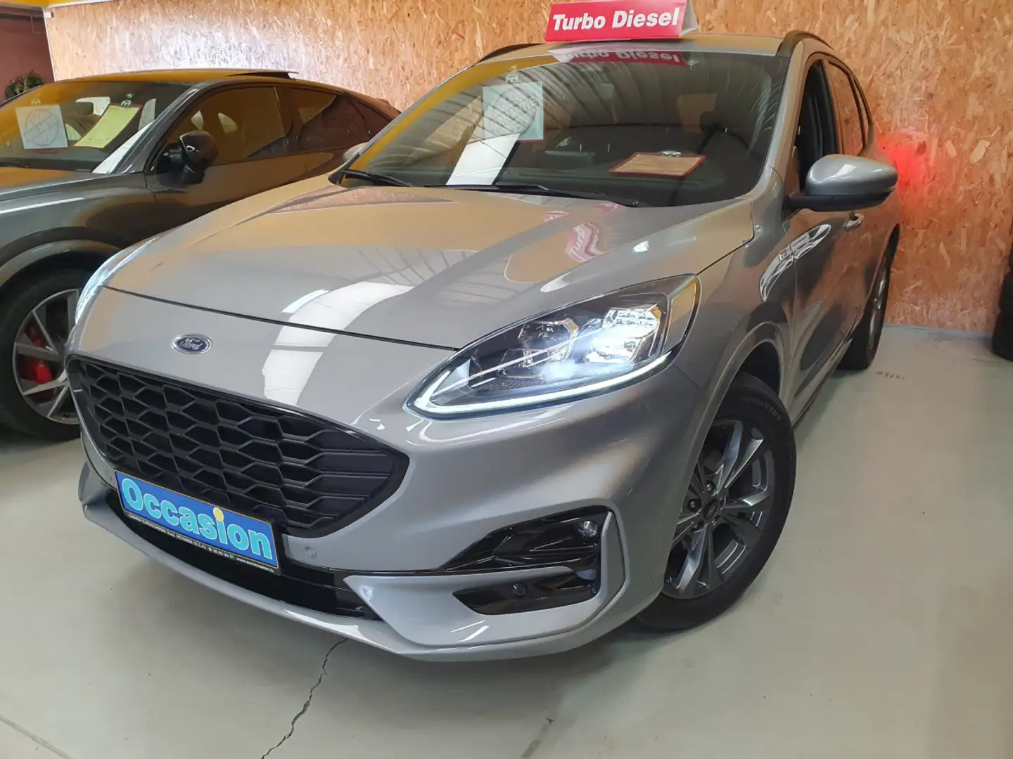 Ford Kuga 1.5 TDCI 120CV ST-LINE Gris - 1