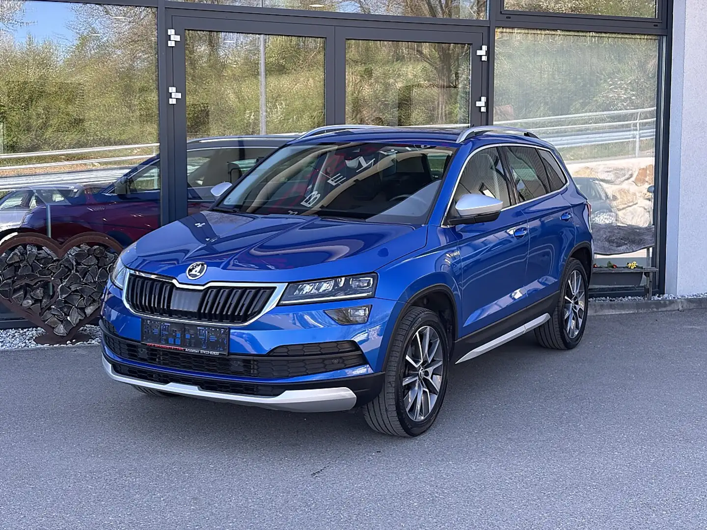 Skoda Karoq 2,0 TDI SCR 4x4 Scout DSG Blau - 2