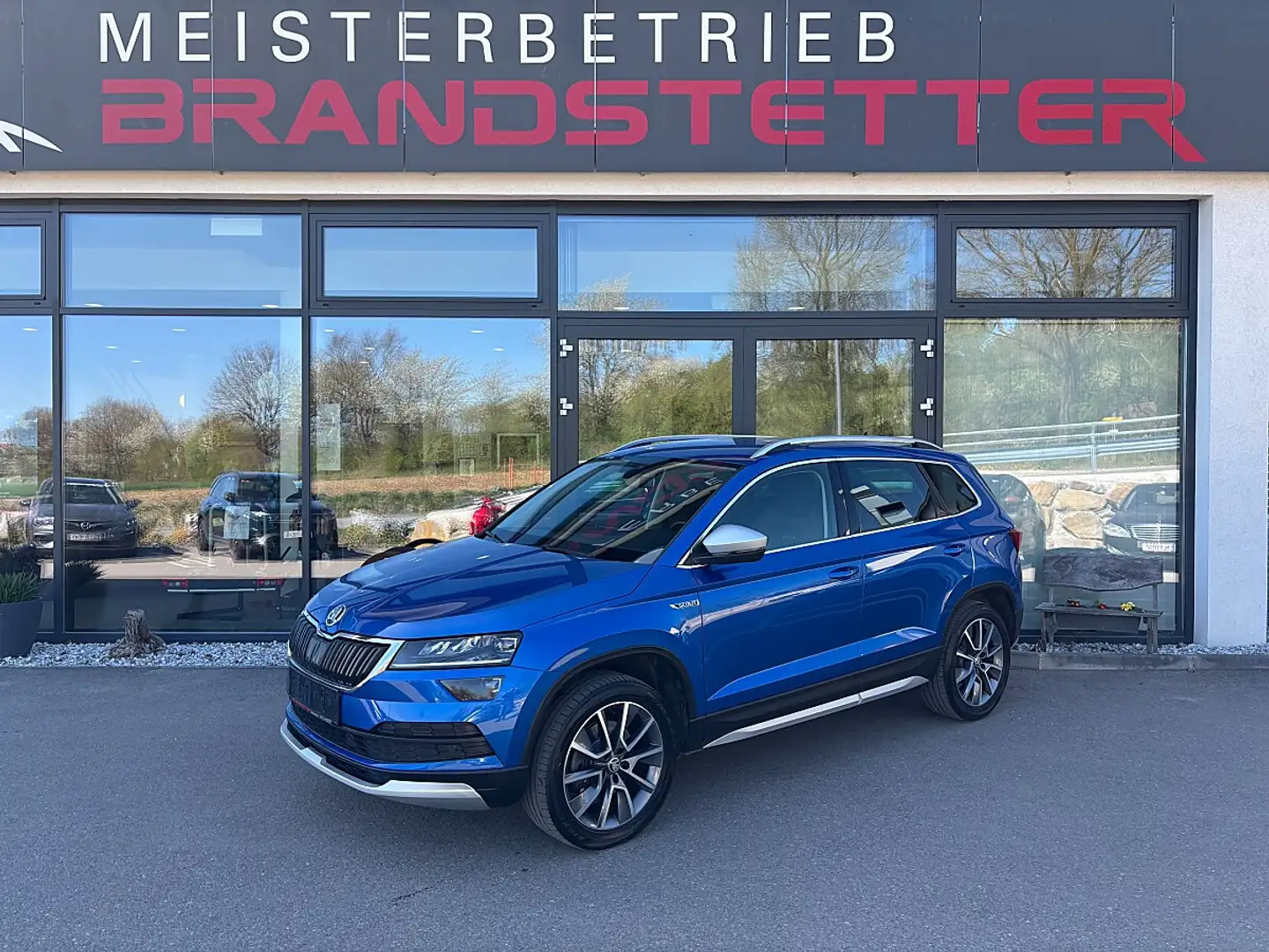 Skoda Karoq 2,0 TDI SCR 4x4 Scout DSG Blau - 1