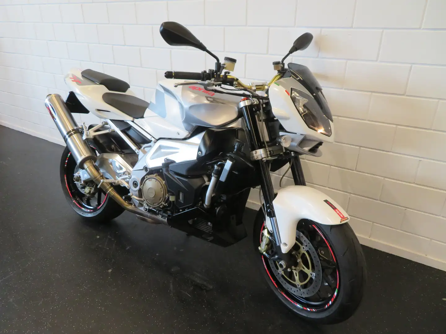 Aprilia Tuono 1000 R V2 AKRA PERFECT! Blanc - 2