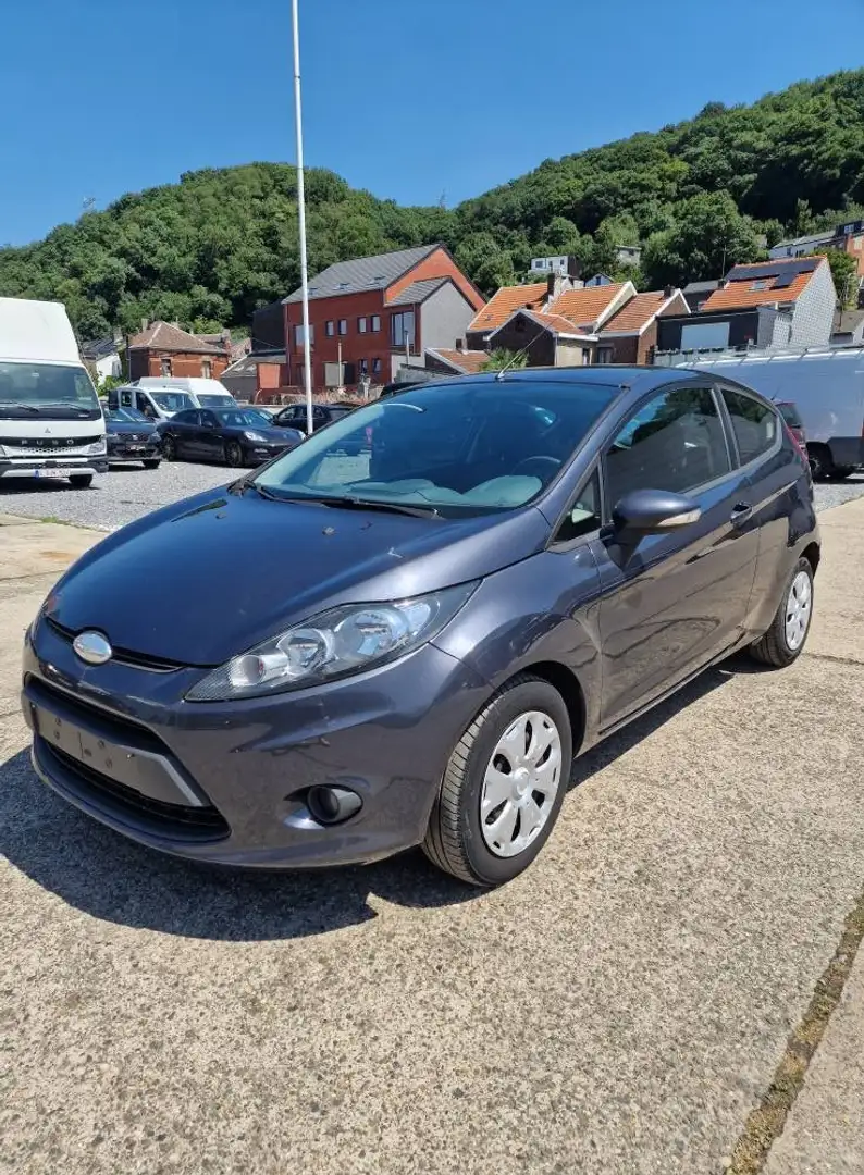 Ford Fiesta Fiesta 1.6 TDCi Trend DPF // Prete a immatriculer Grijs - 1