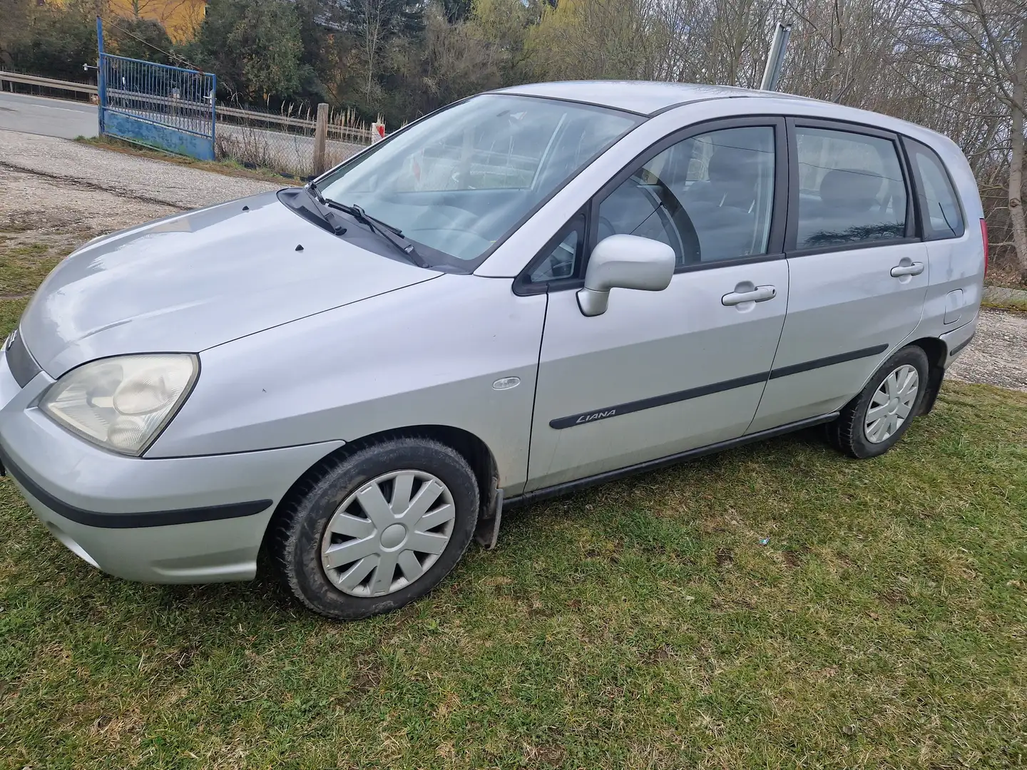 Suzuki Liana Tüv bis 07.27. Plateado - 1