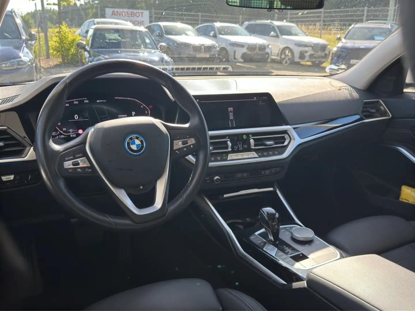 BMW 330 e xDrive Touring Sport Line ACC Pano AHK HiFi Weiß - 2