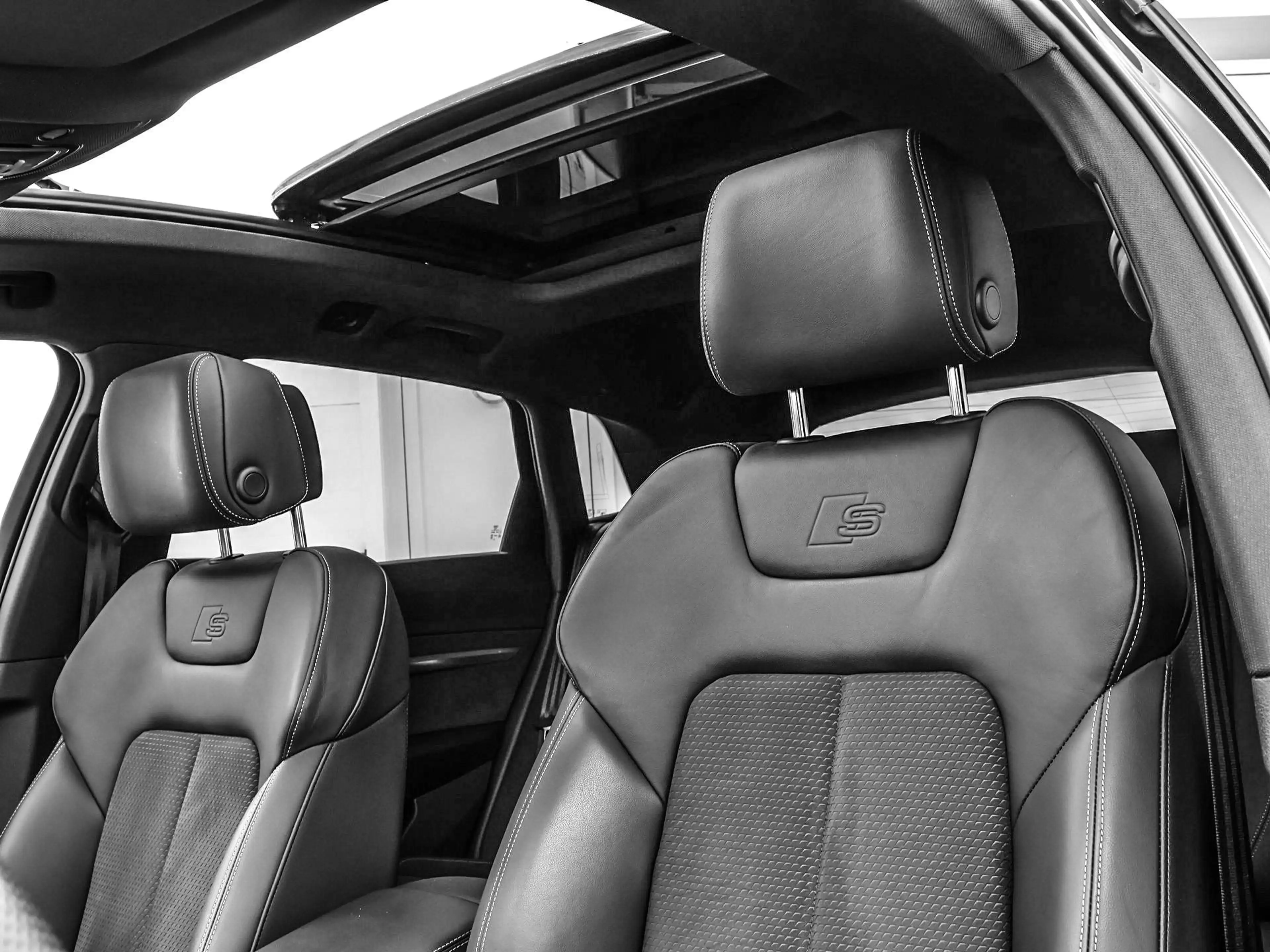 Audi e-tron 55 quattro S edition 95 kWh 408pk SOH 95,1 % · Pan — photo 4