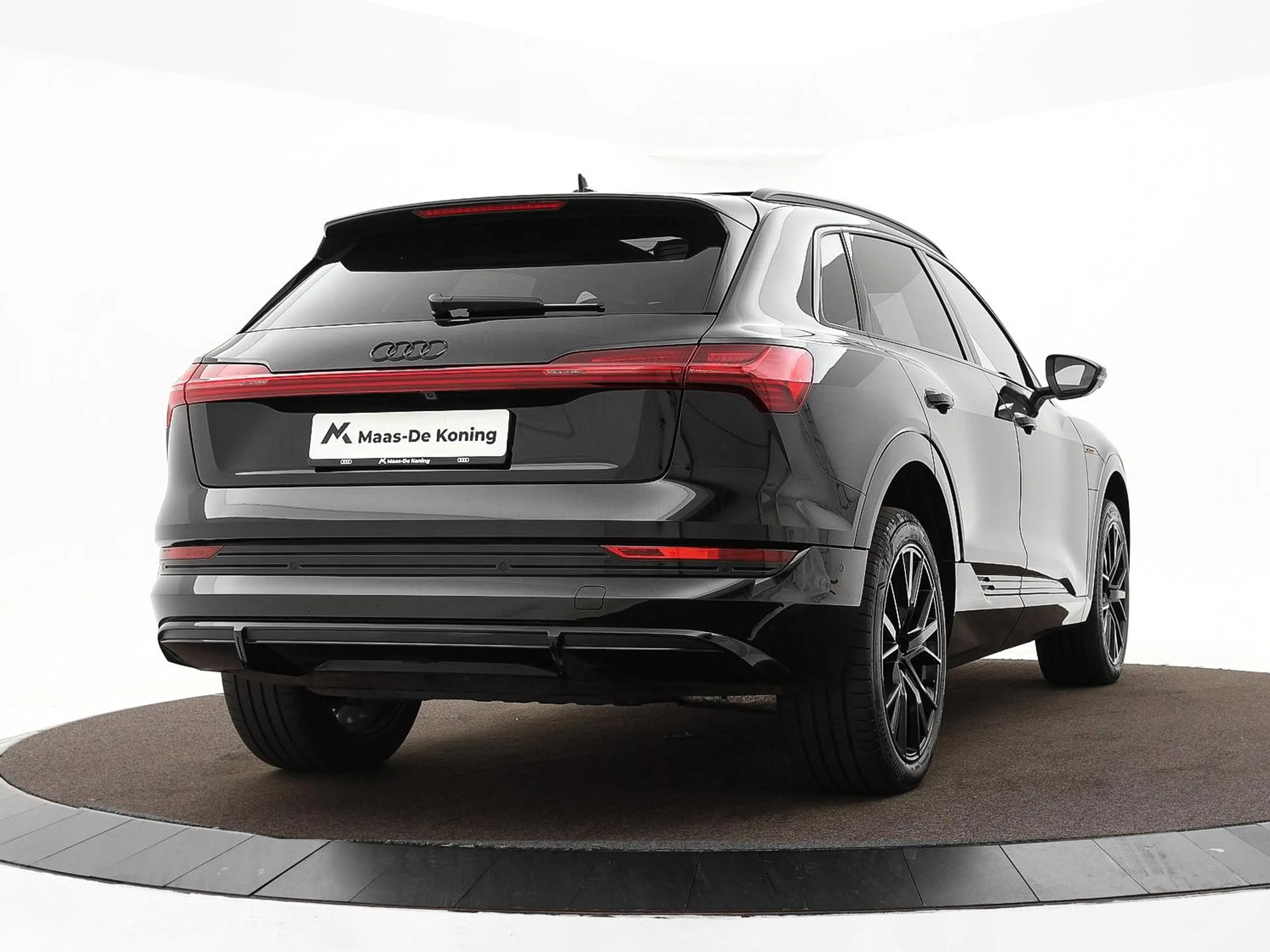 Audi e-tron 55 quattro S edition 95 kWh 408pk SOH 95,1 % · Pan — photo 2