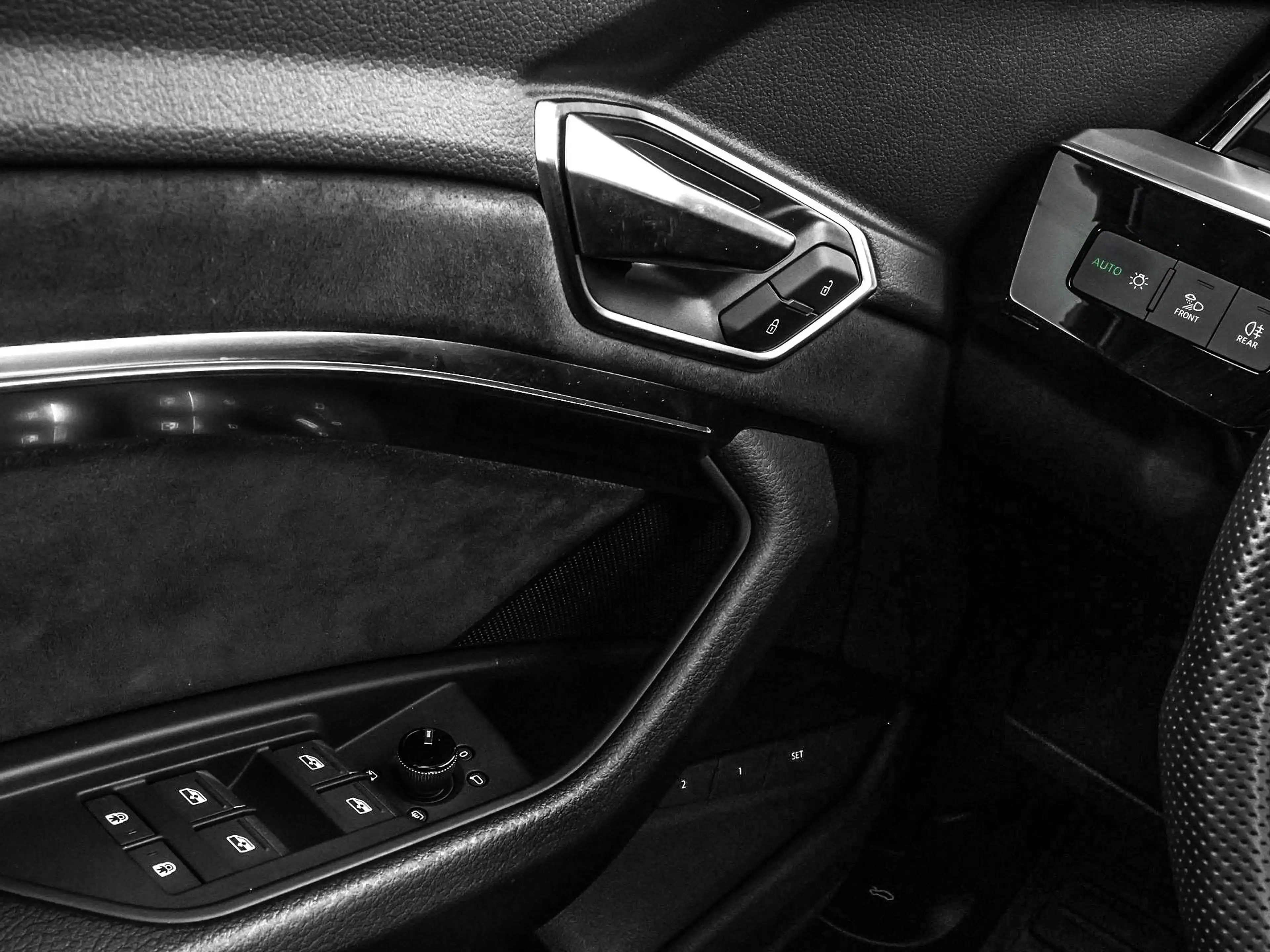Audi e-tron 55 quattro S edition 95 kWh 408pk SOH 95,1 % · Pan — photo 15