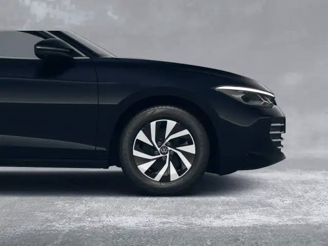 Volkswagen Passat view 4