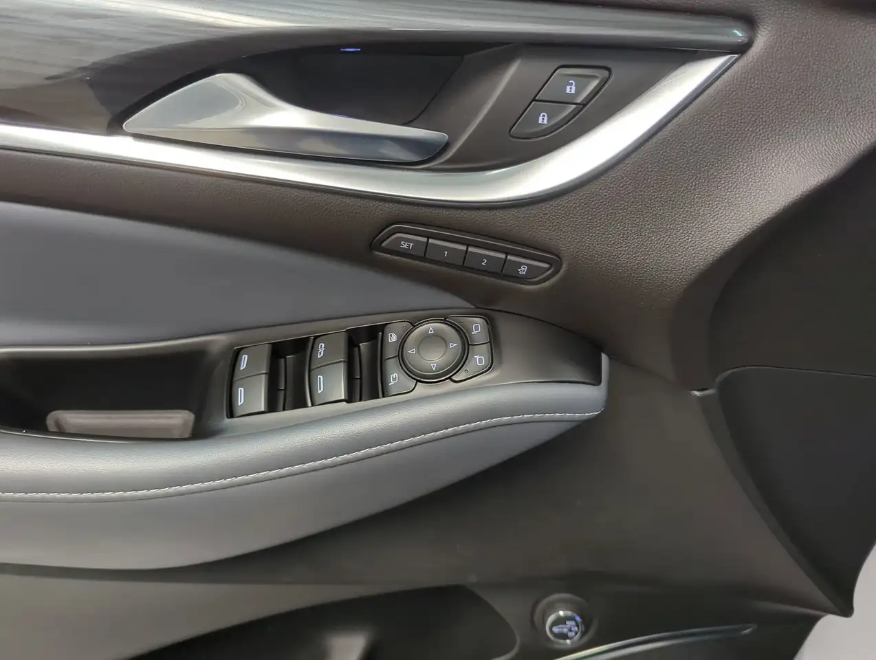 Buick Enclave снимка Buick Enclave