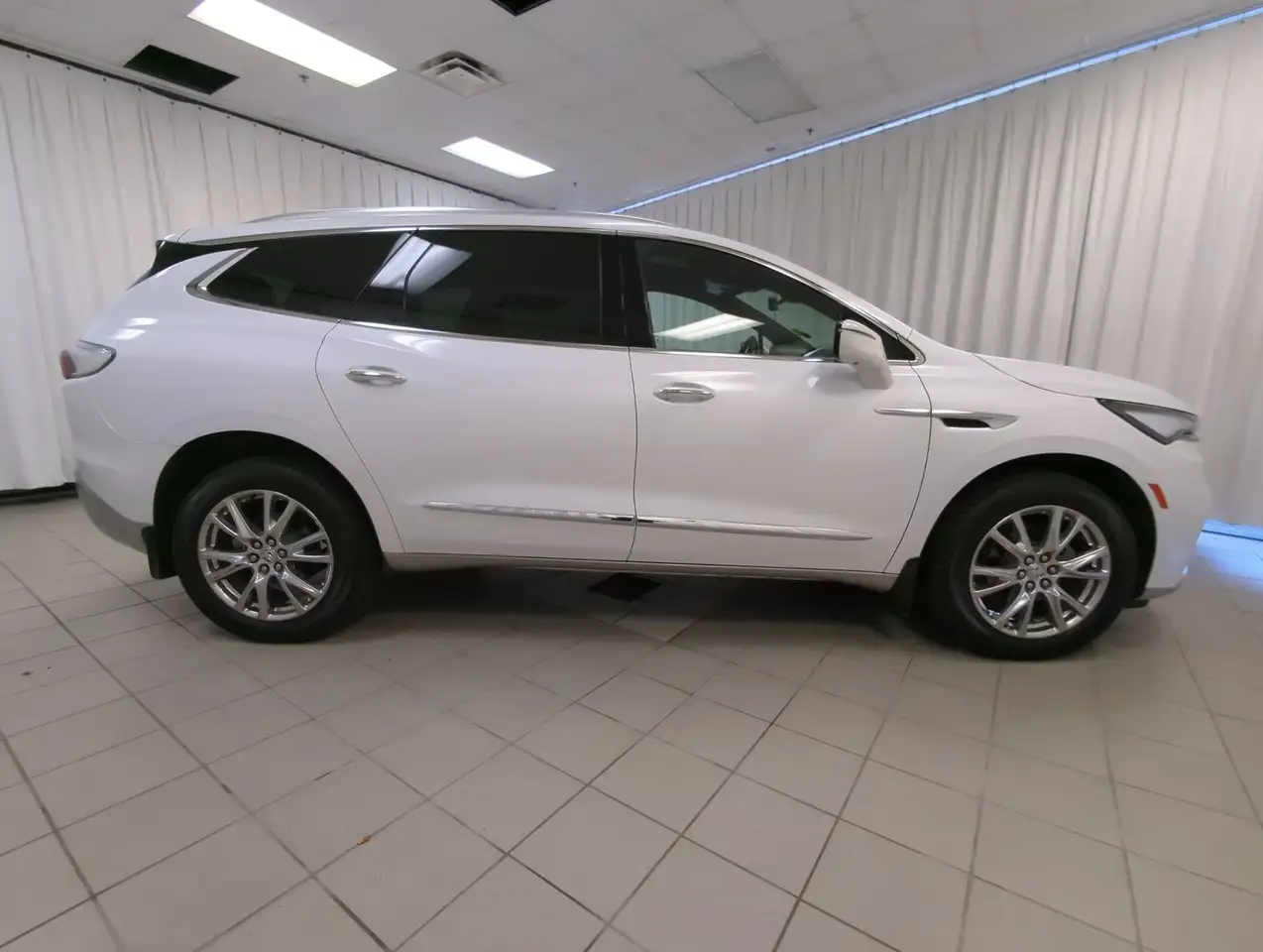 Buick Enclave снимка Buick Enclave