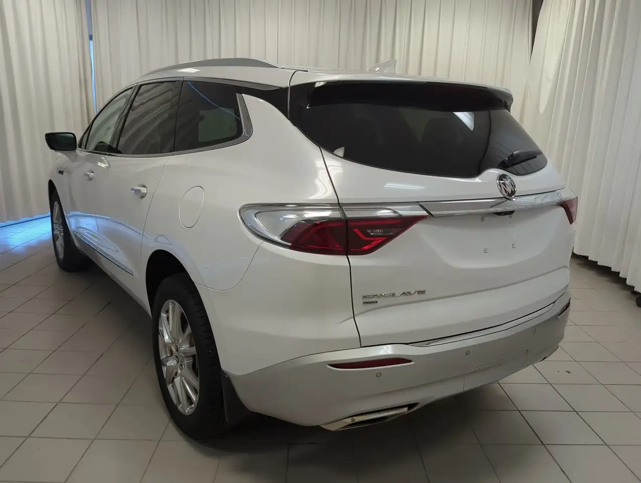 Buick Enclave снимка Buick Enclave