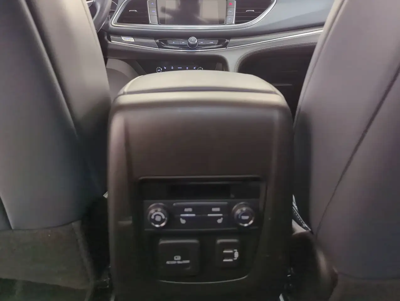 Buick Enclave снимка Buick Enclave