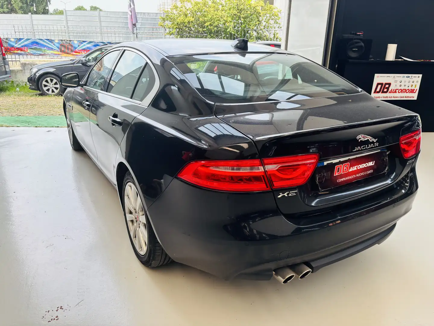 Jaguar XE XE 2.0d Prestige 180cv auto portofolio Nero - 2