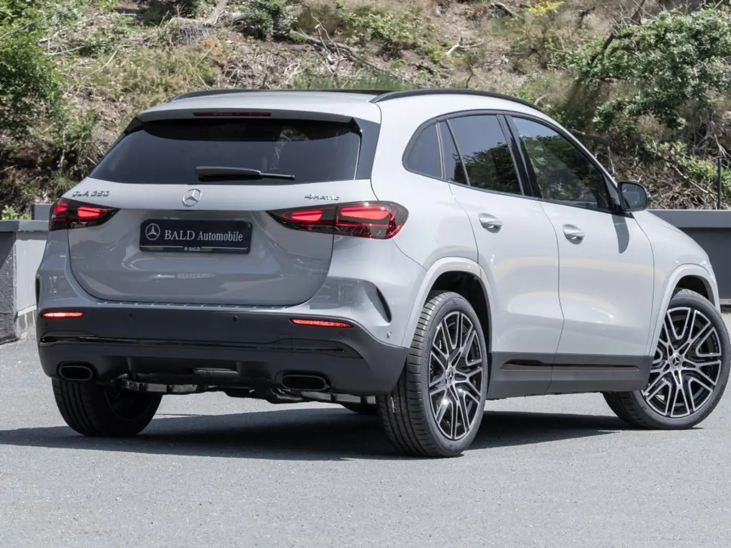 Mercedes-Benz GLA 250 4M AMG-Advanced+/ILS/Pano/AHK/Easy/Night Grau - 2