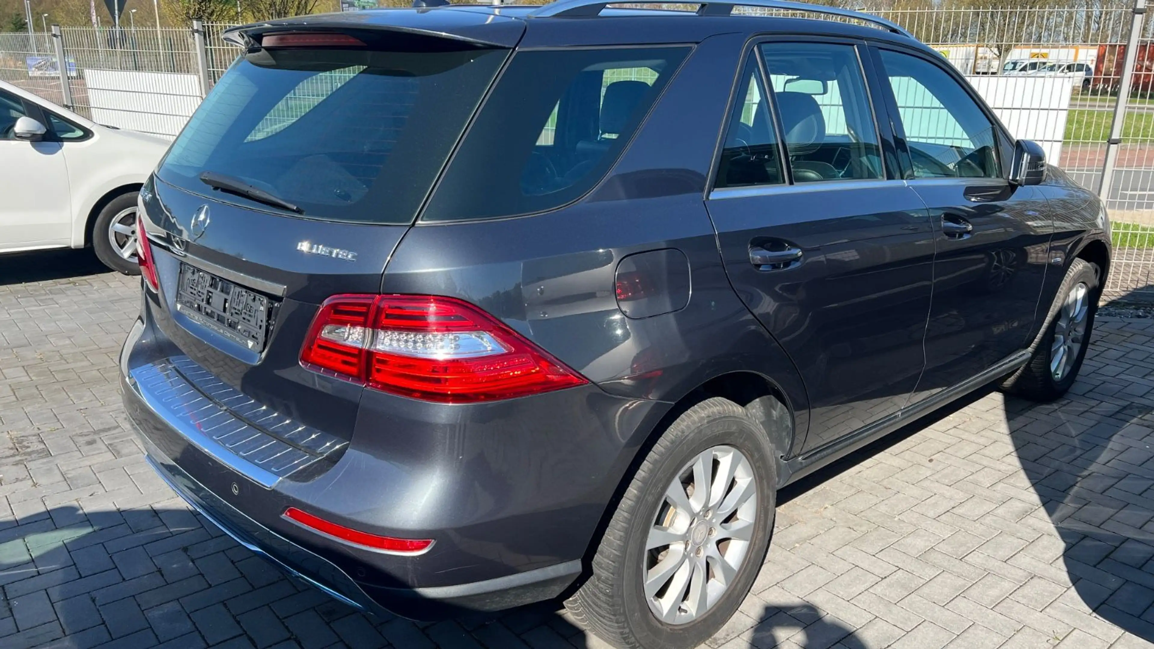 Mercedes-Benz ML 350 CDI BlueTec 4-Matic — photo 4
