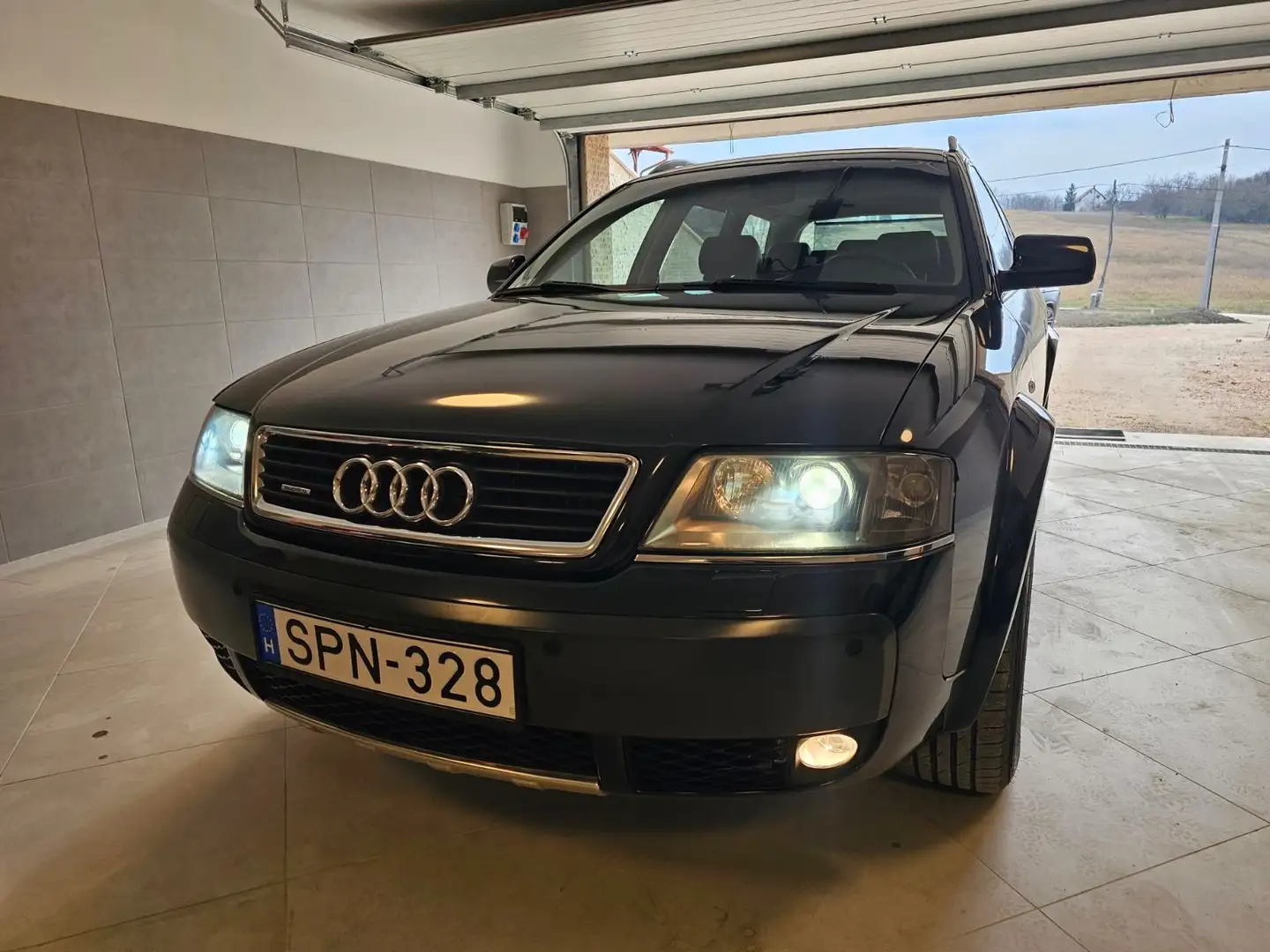 Audi A6 allroad A6 Allroad quattro tiptronic 2,5 TDI Černá - 1