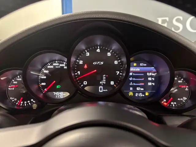Porsche 911 view 10