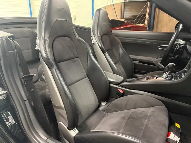 Porsche 911 view 6