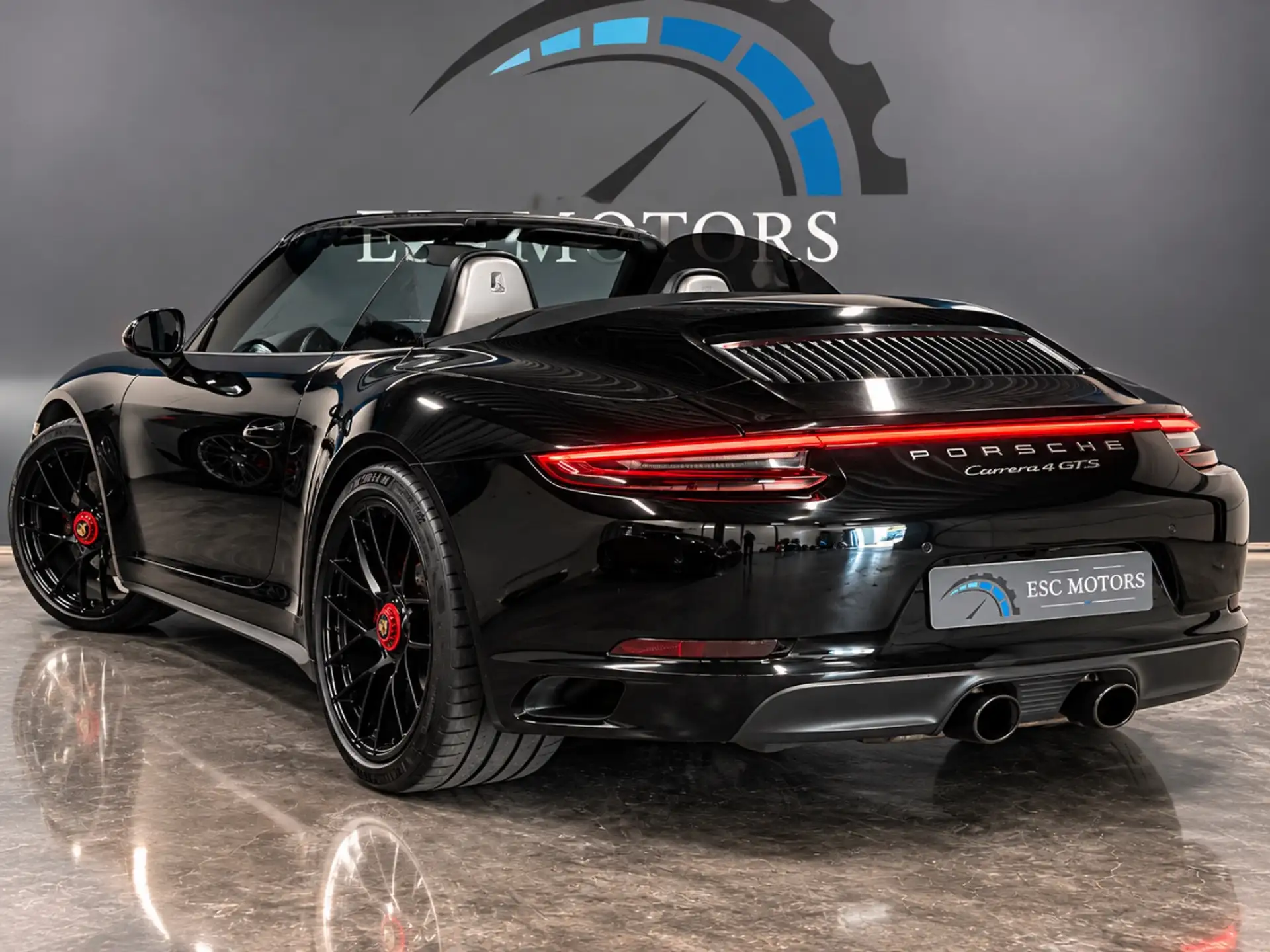 Porsche 911 911 Carrera 4 GTS Coupe 2018 검정 사진 2