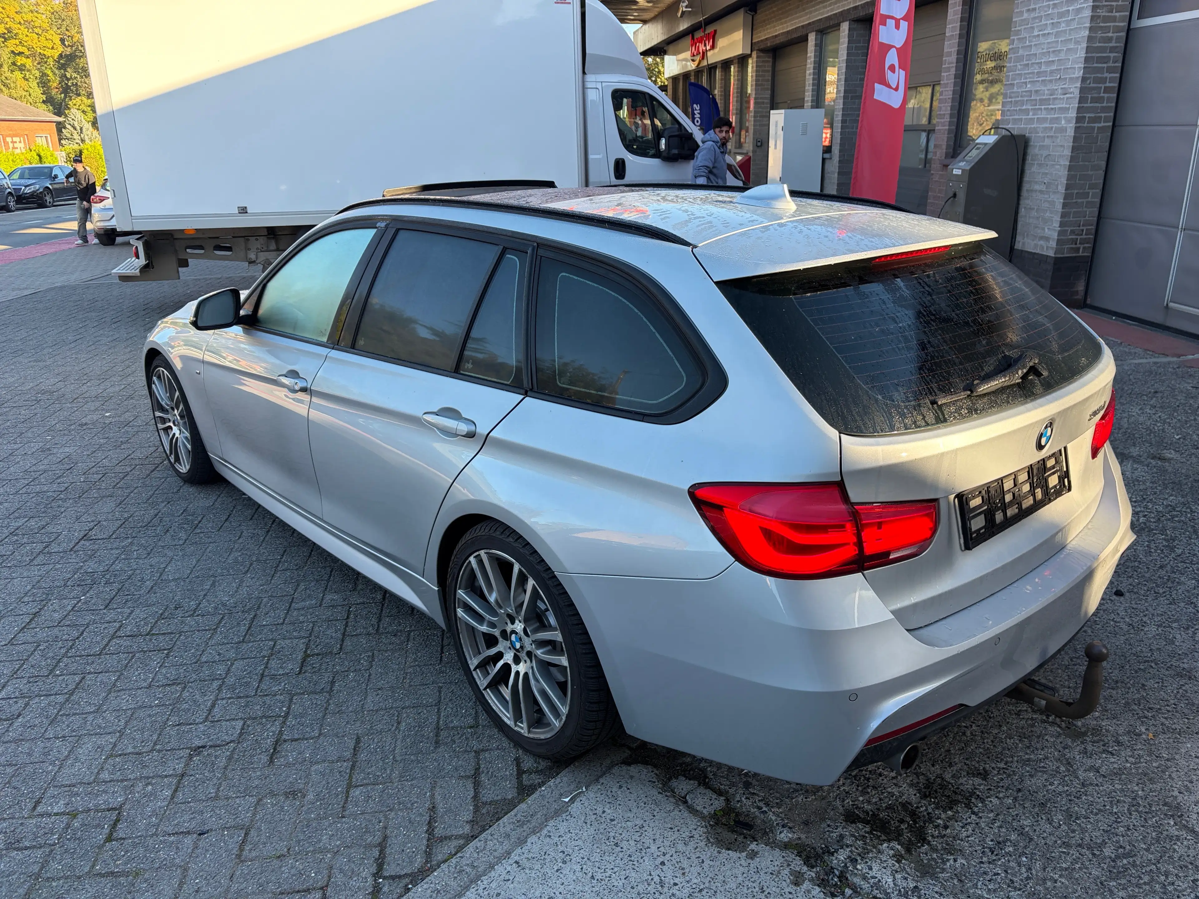 BMW 318 Touring 318 dA pack m — photo 2