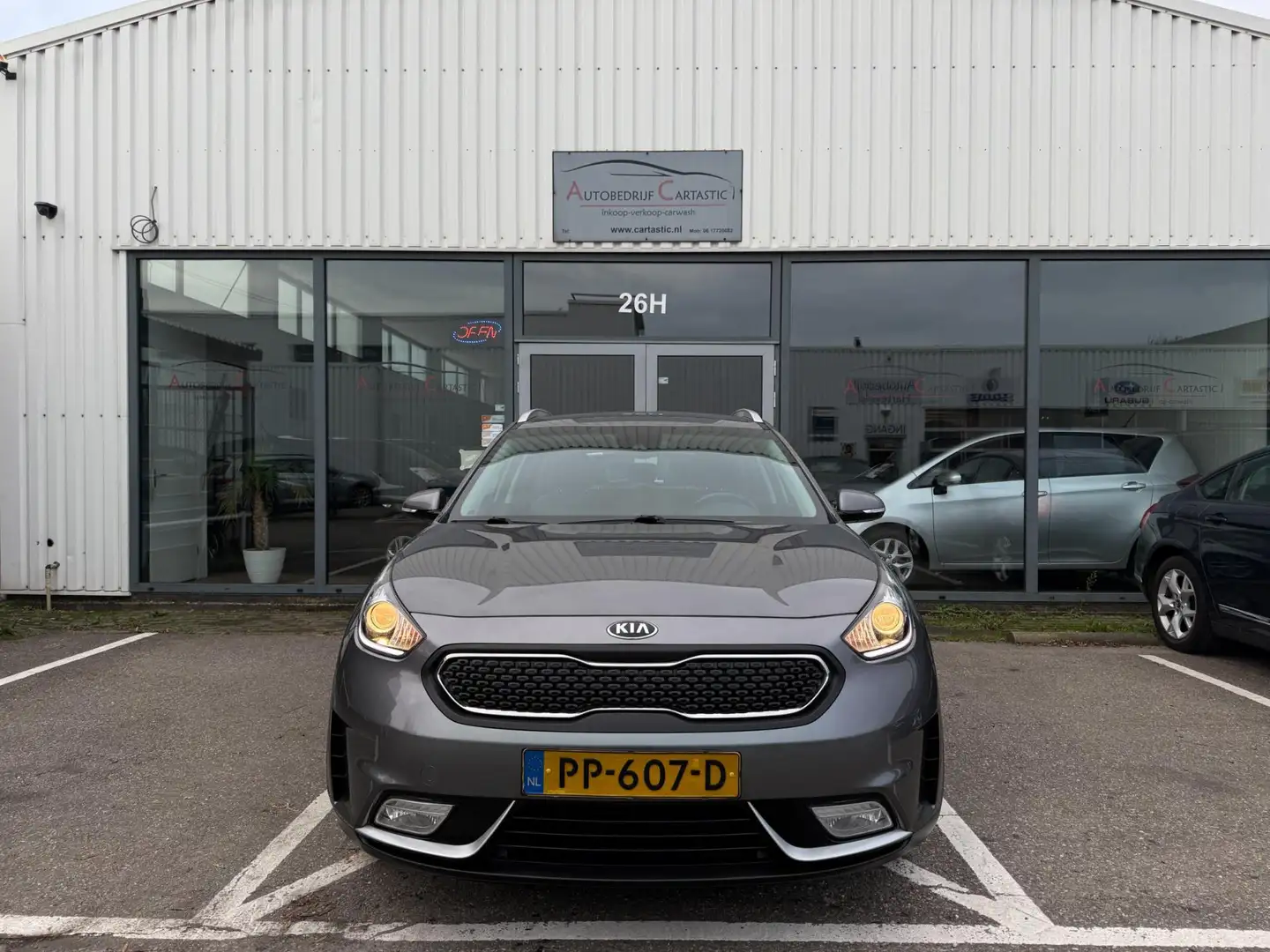 Kia Niro 1.6 GDi Hybrid DynamicLine 1e EIGENAAR | NAVI | CA Grijs - 2