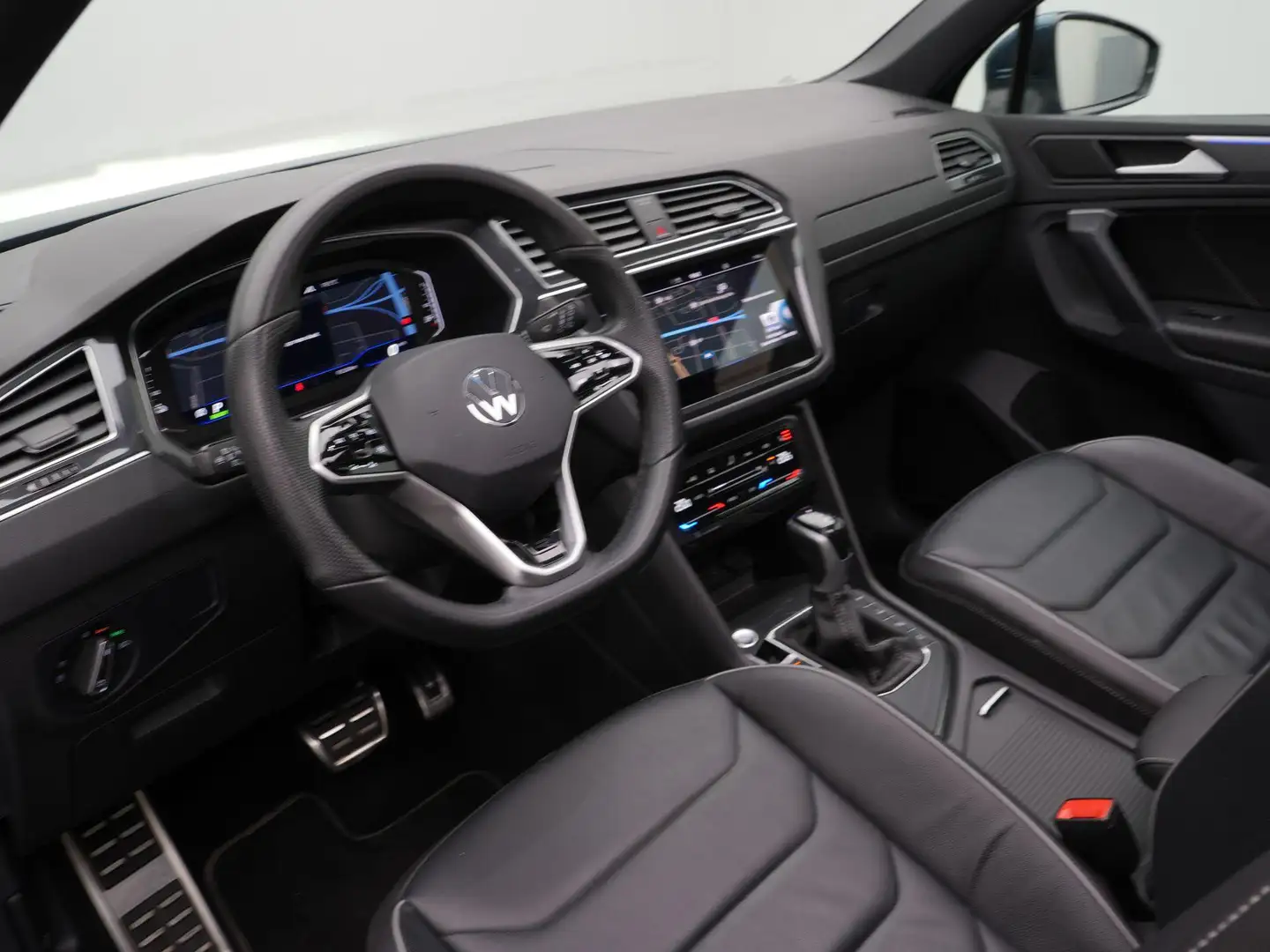 Volkswagen Tiguan 1.4 TSI 245 pk DSG eHybrid R-Line Business+ | Pano Blauw - 2