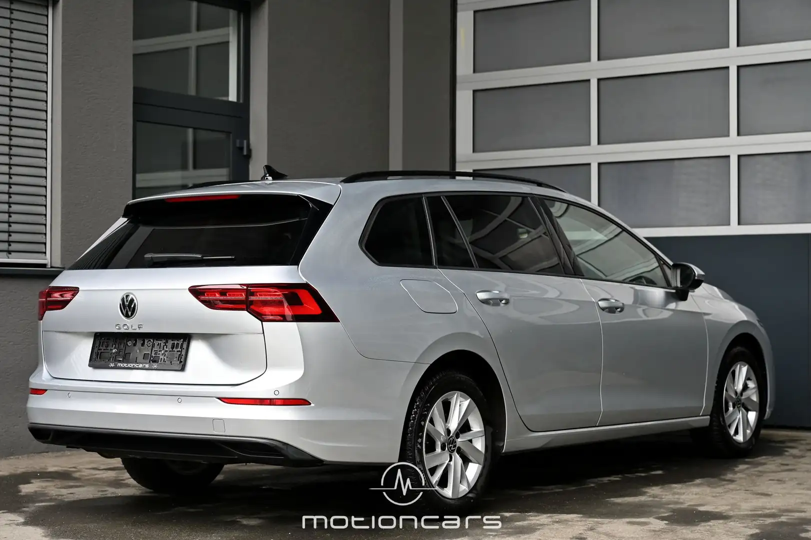 Volkswagen Golf VIII Variant 2.0 TDI Life Pickerl NEU Silber - 2