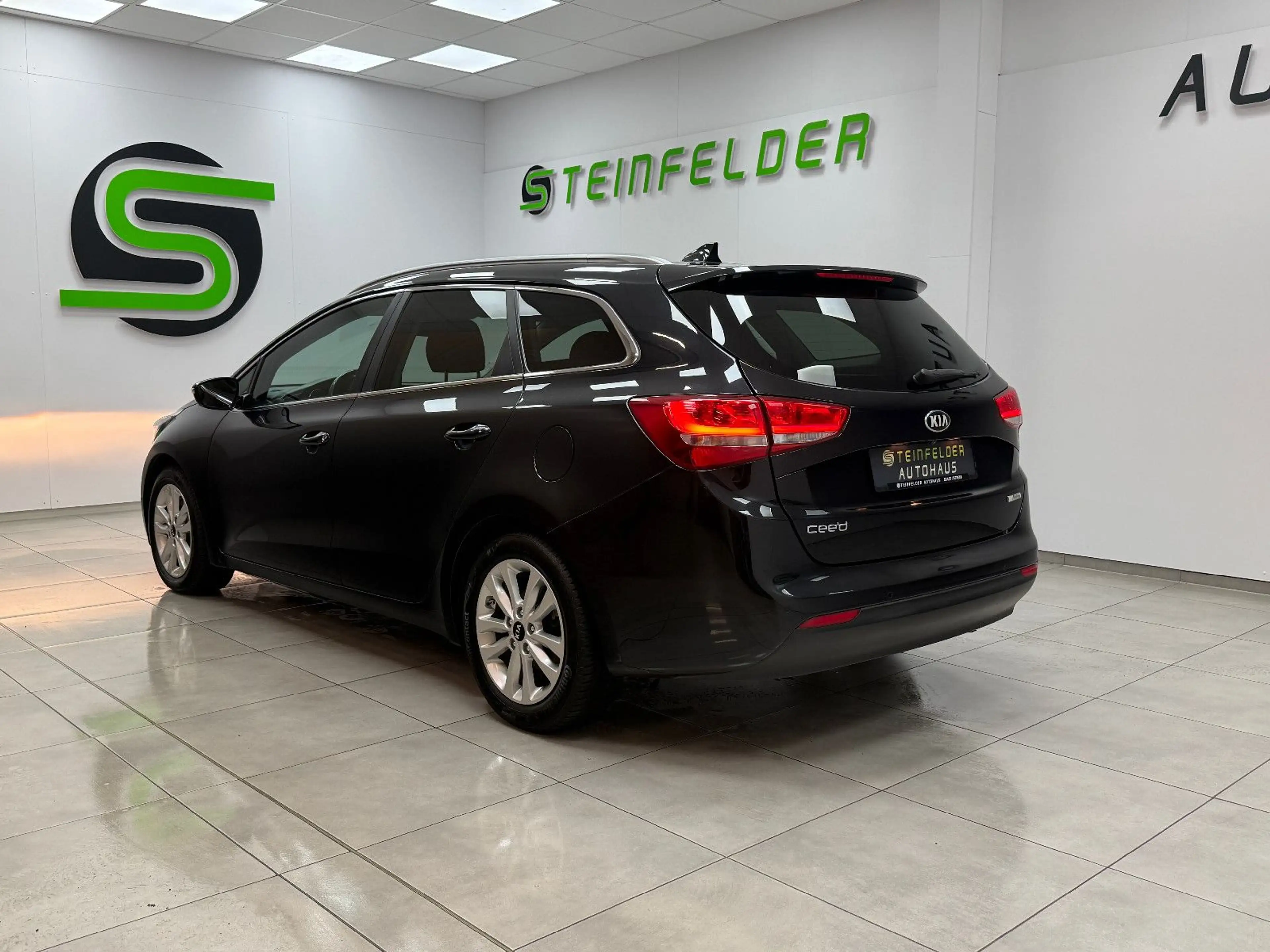 Kia Ceed SW / cee'd SW Attract KAMERA / AHK / NAVI — photo 5