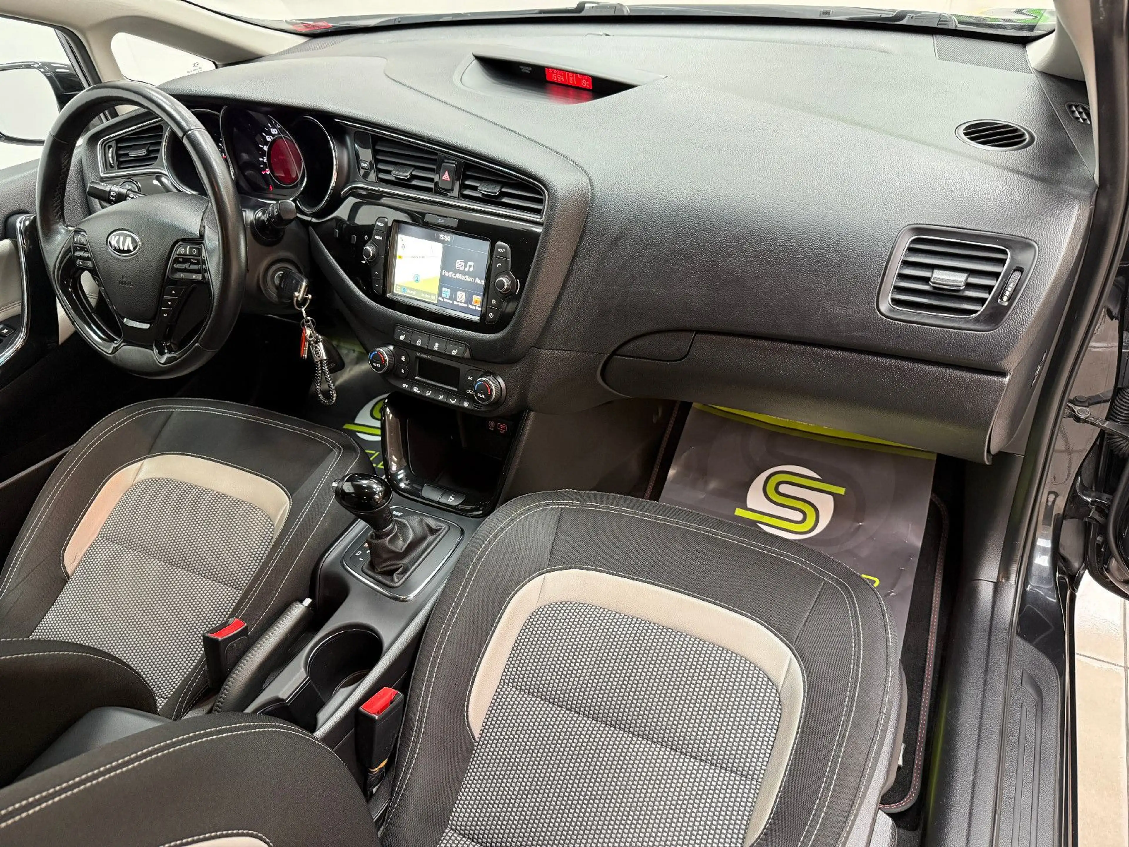 Kia Ceed SW / cee'd SW Attract KAMERA / AHK / NAVI — photo 10