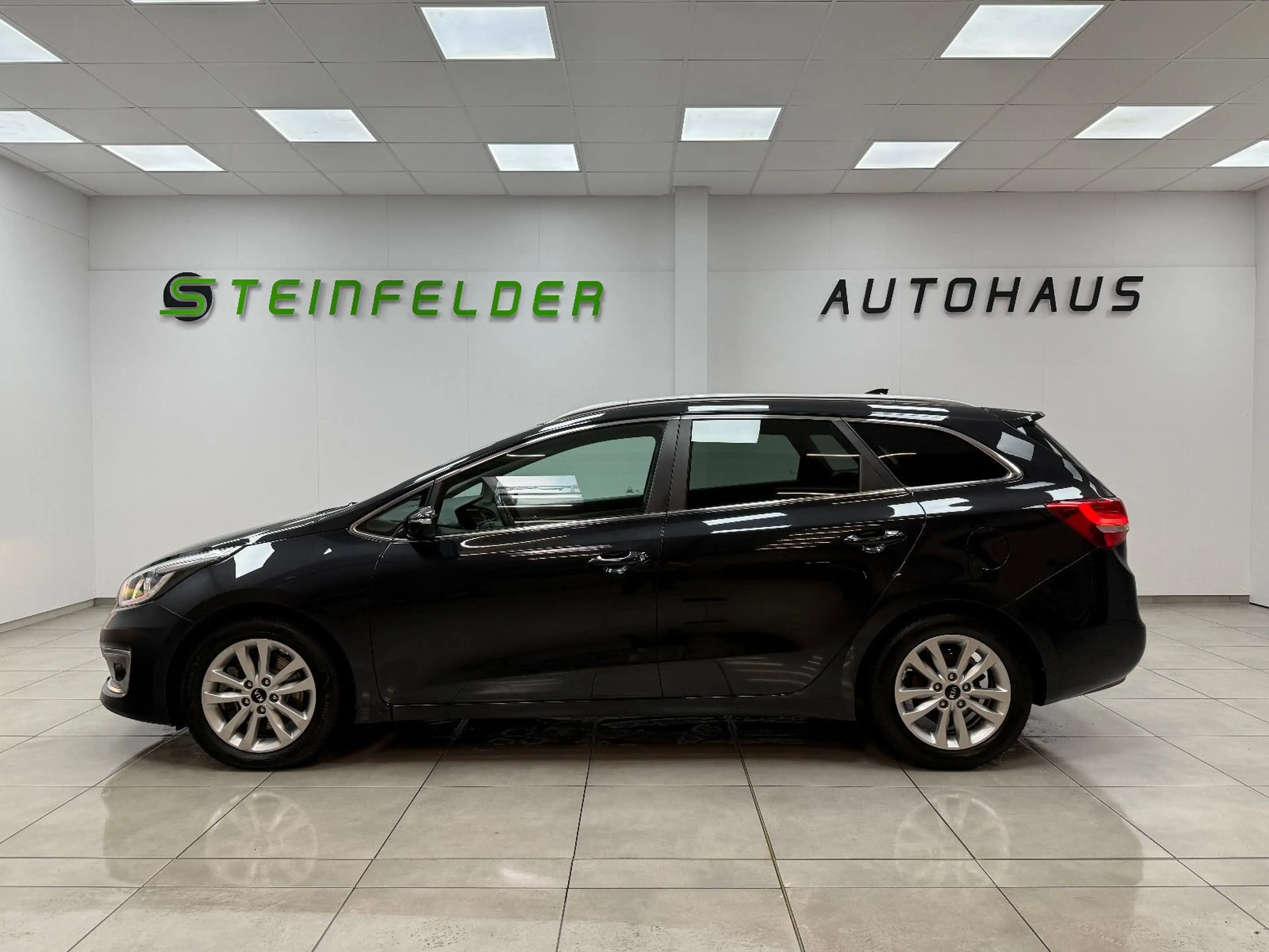 Kia Ceed SW / cee'd SW Attract KAMERA / AHK / NAVI — photo 4
