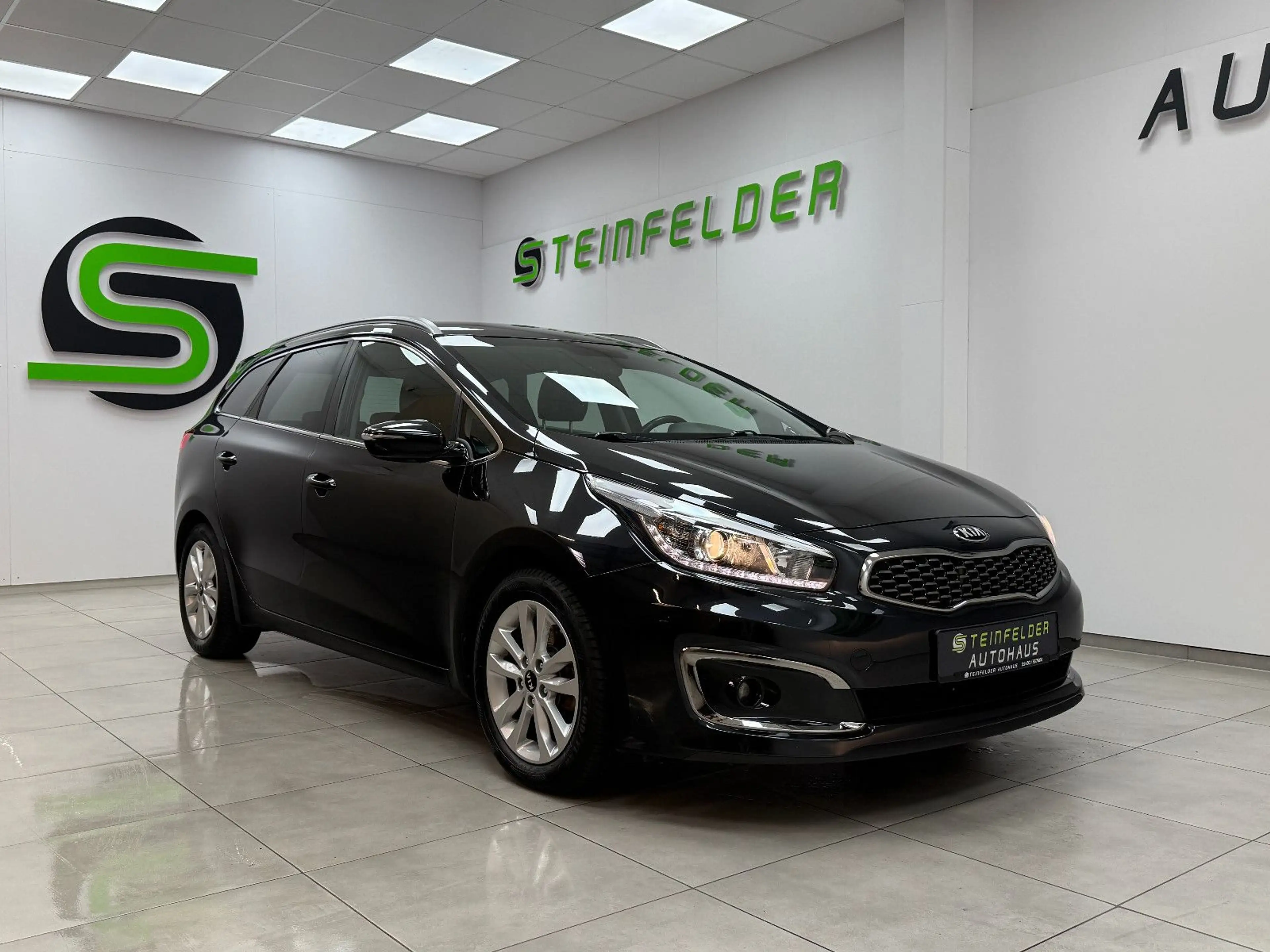 Kia Ceed SW / cee'd SW Attract KAMERA / AHK / NAVI
