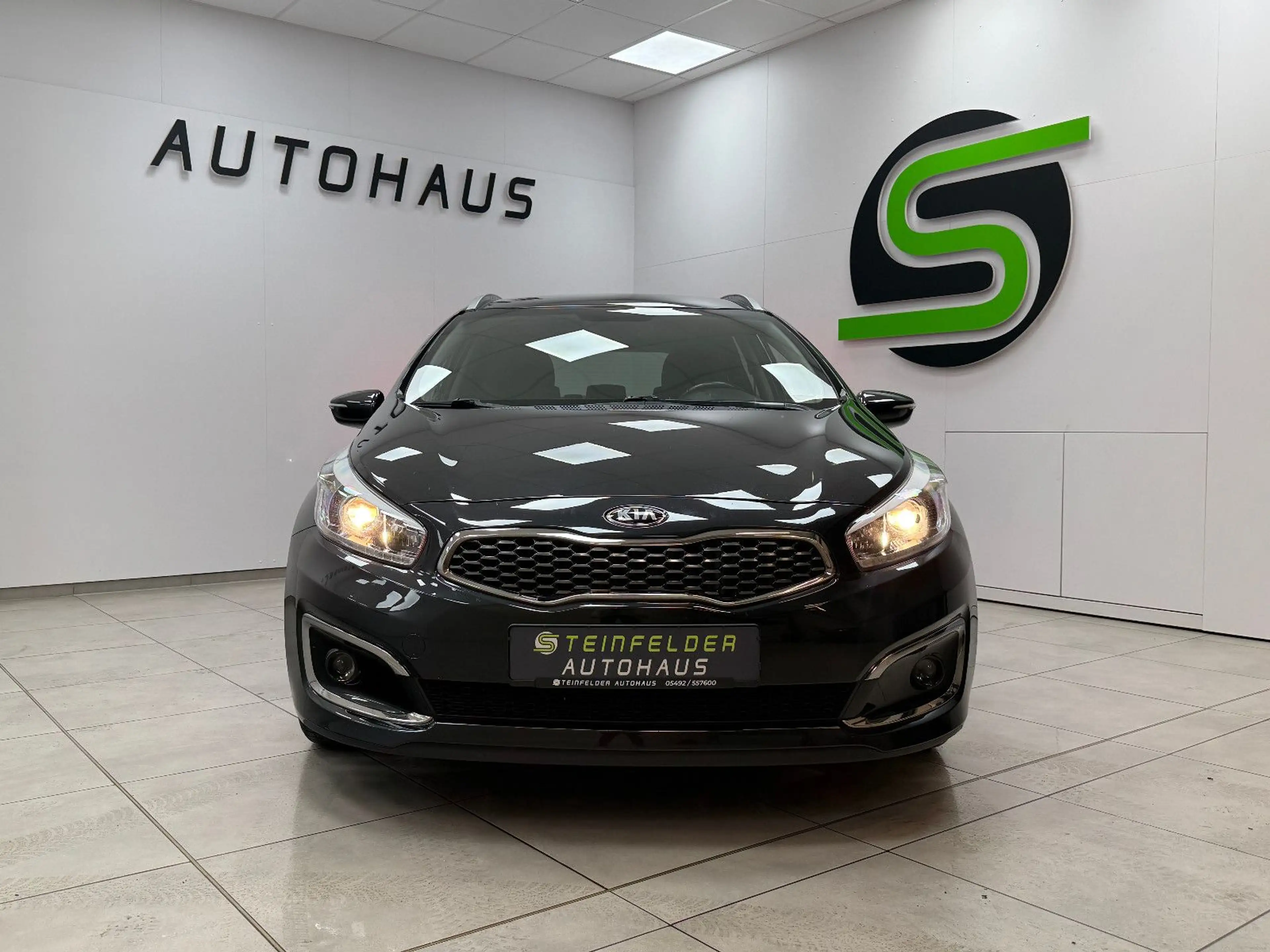 Kia Ceed SW / cee'd SW Attract KAMERA / AHK / NAVI — photo 2
