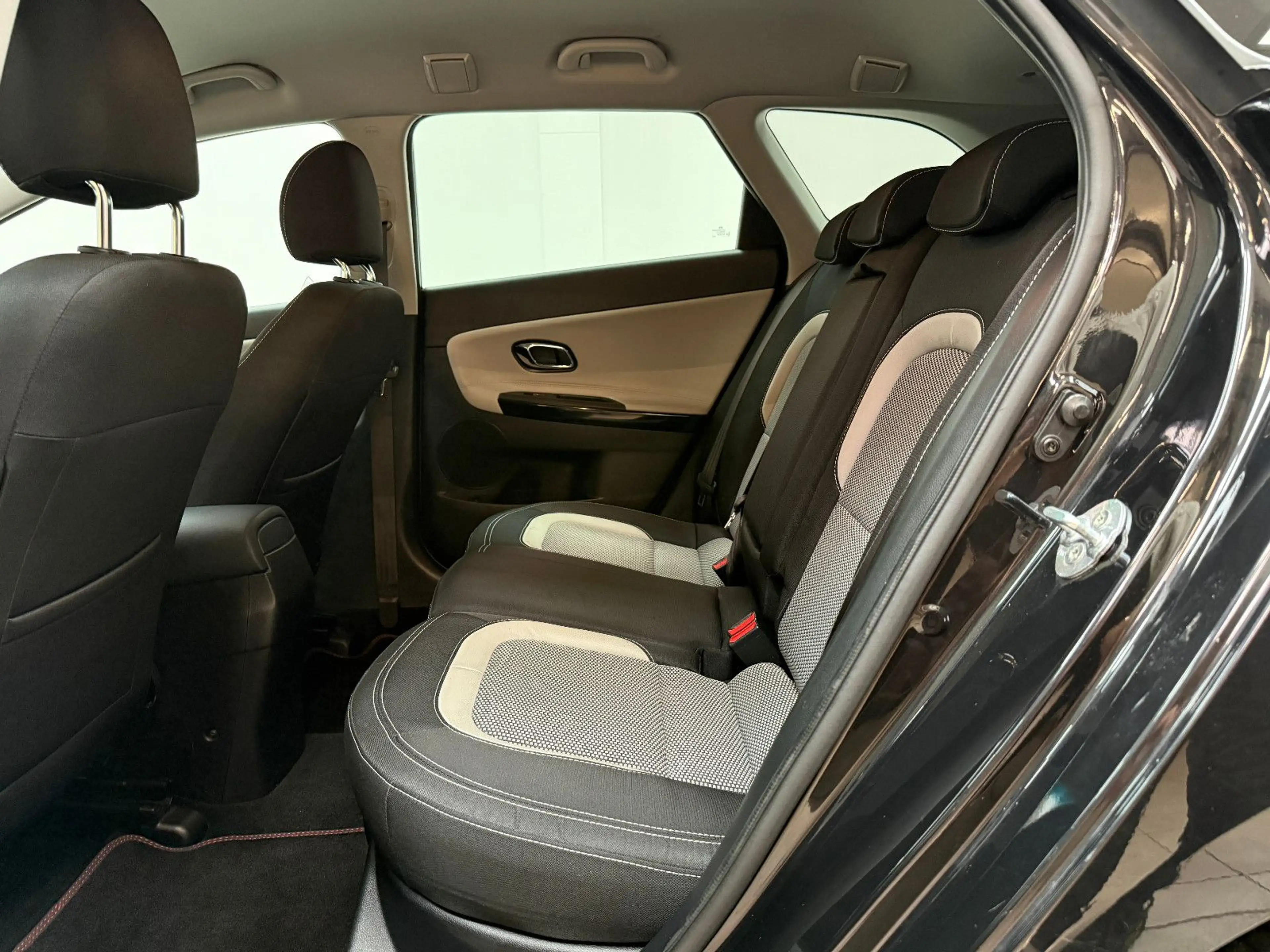 Kia Ceed SW / cee'd SW Attract KAMERA / AHK / NAVI — photo 13