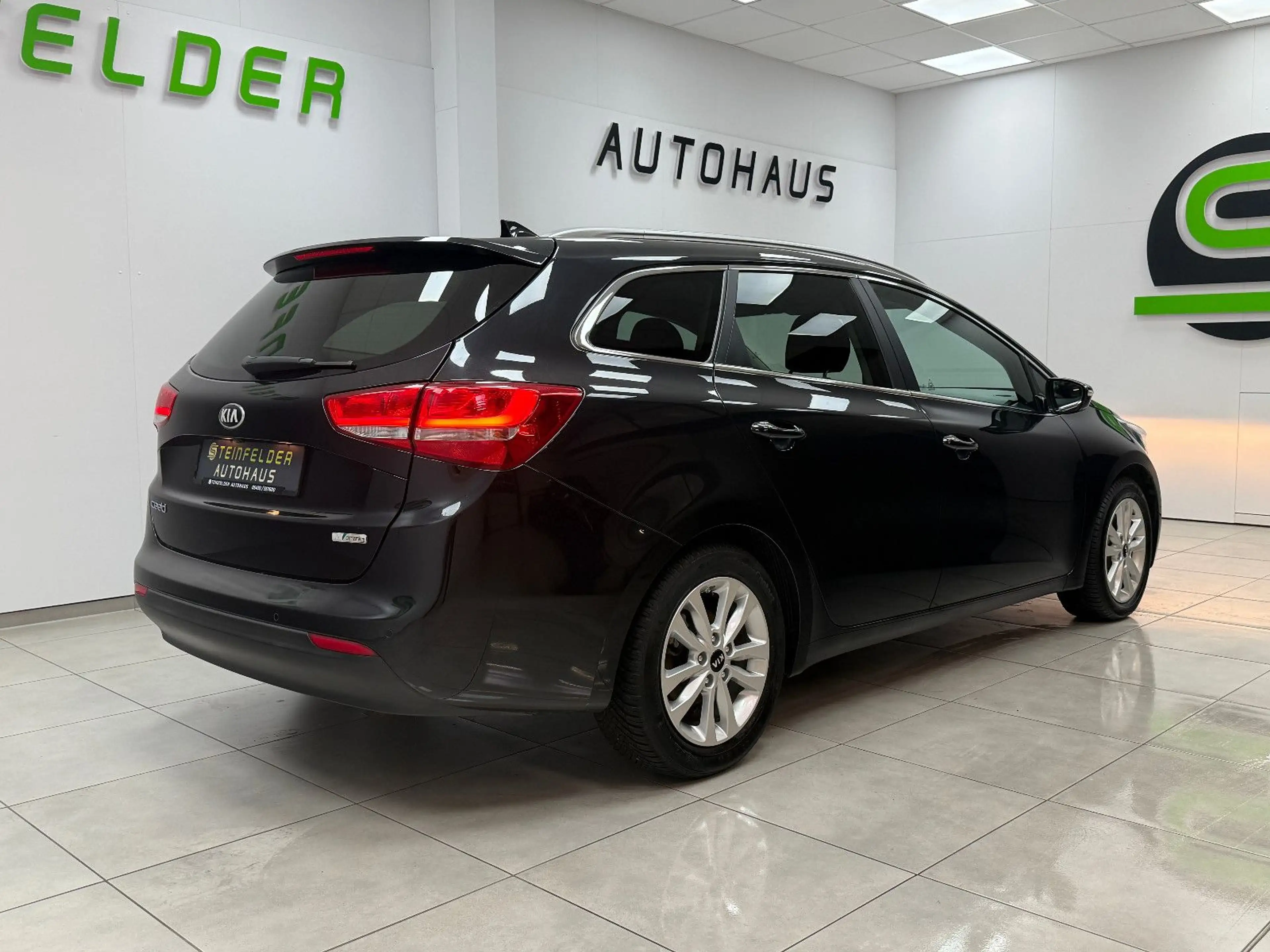 Kia Ceed SW / cee'd SW Attract KAMERA / AHK / NAVI — photo 7