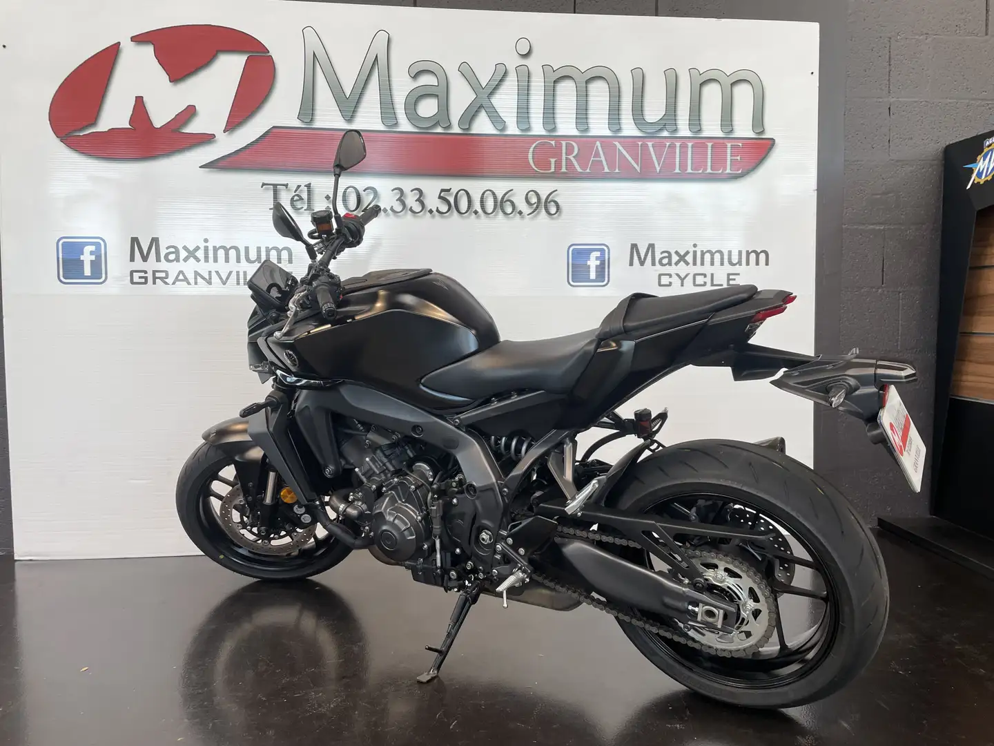 Yamaha MT-09 Noir - 1
