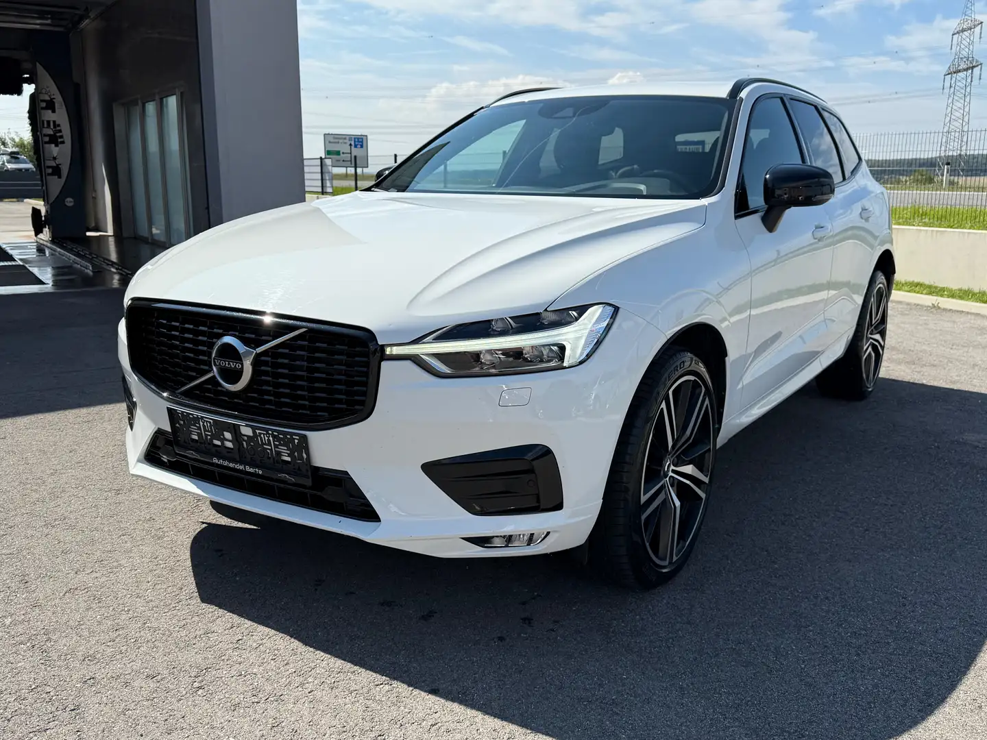 Volvo XC60 R Design AWD*LED*Leder*KeylessGo* Weiß - 2