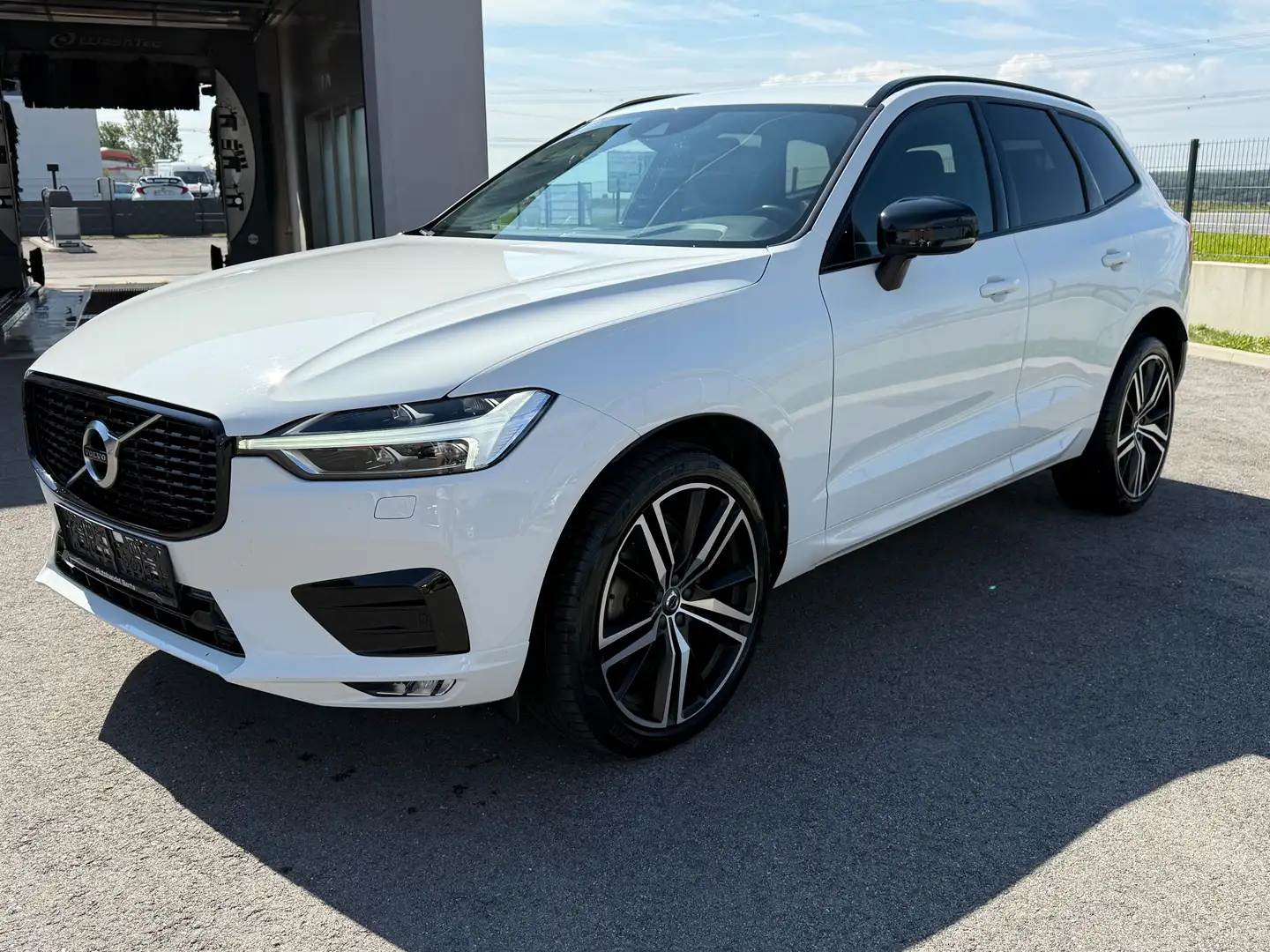 Volvo XC60 R Design AWD*LED*Leder*KeylessGo* Weiß - 1