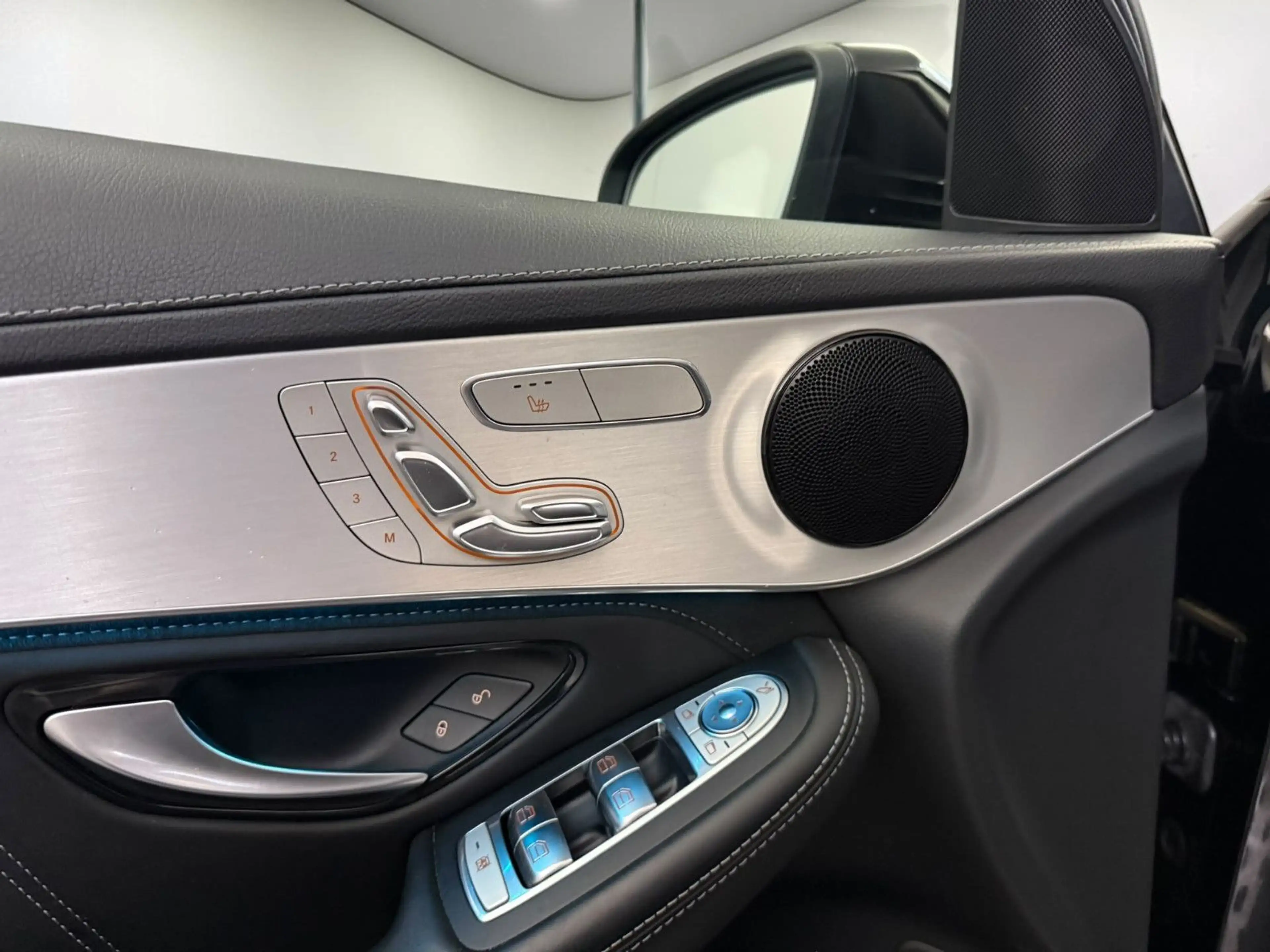 Mercedes-Benz GLC 63 AMG 4M*68 TKM*PANO*ACC*MEMO*TRITTBRETT — photo 14