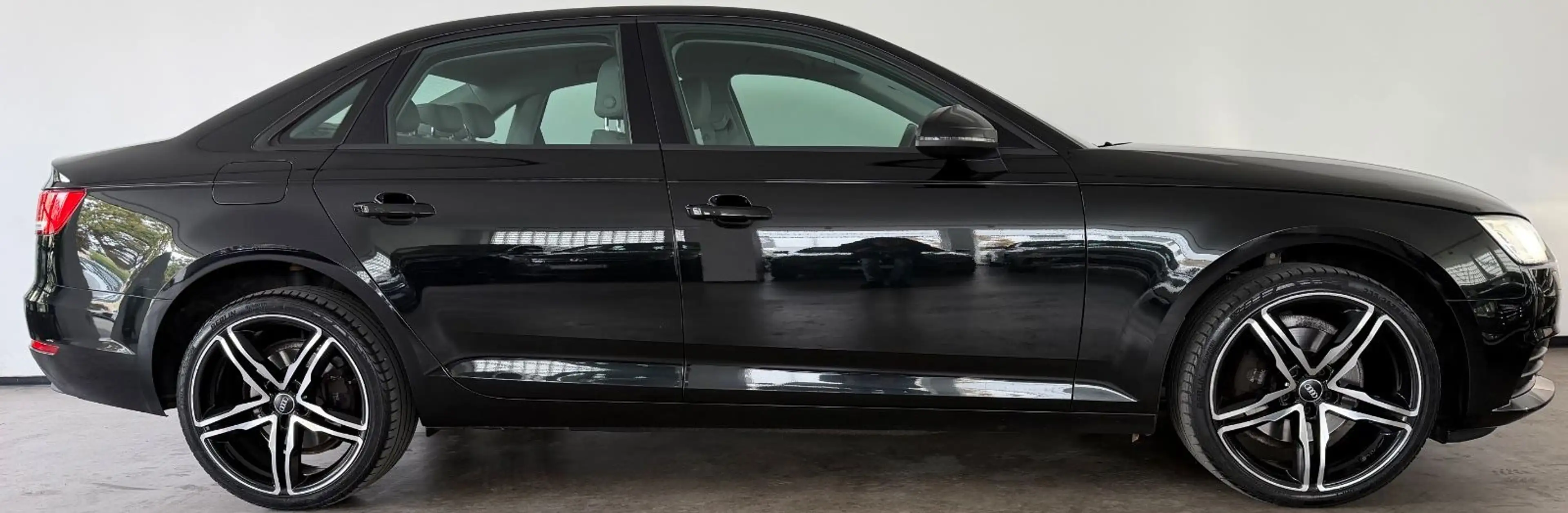 Audi A4 Lim. basis Xenon AHK 2.Hand Temp PDC — photo 2
