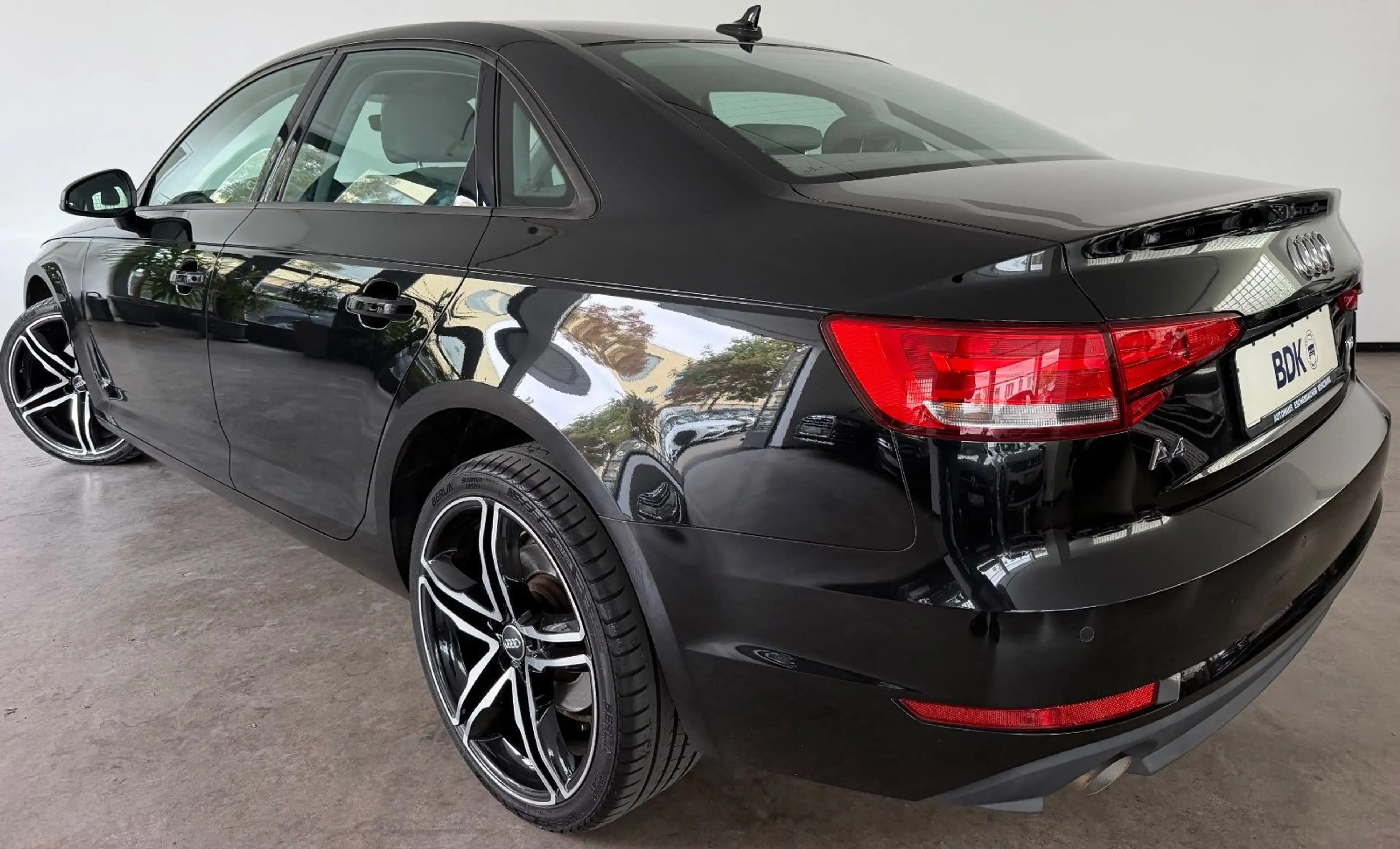 Audi A4 Lim. basis Xenon AHK 2.Hand Temp PDC — photo 12
