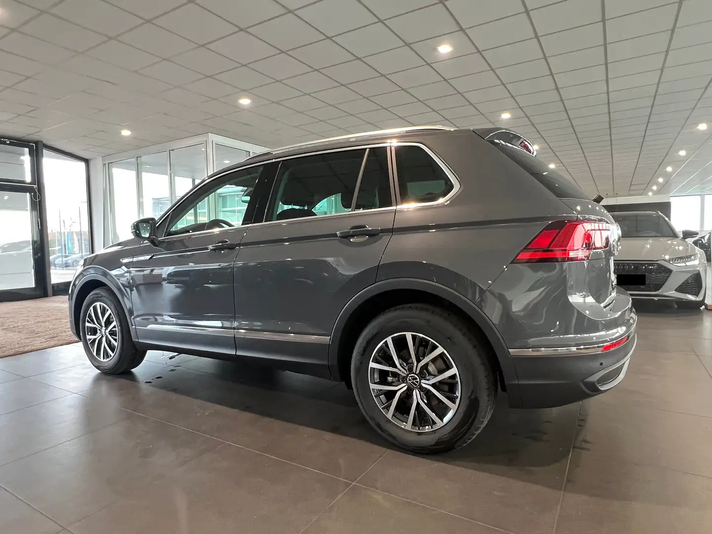 Volkswagen Tiguan Tiguan 1.5 TSI Life DSG | LED | Navi | App | ACC Grau - 2