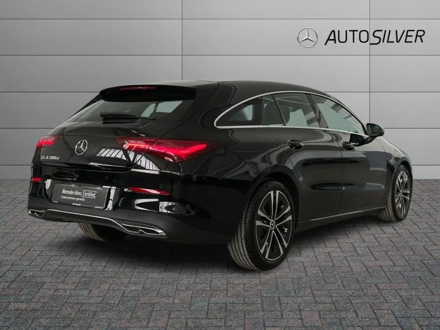 Mercedes-Benz CLA 180 d Automatic Shooting Brake Progressive Advanced Schwarz - 2