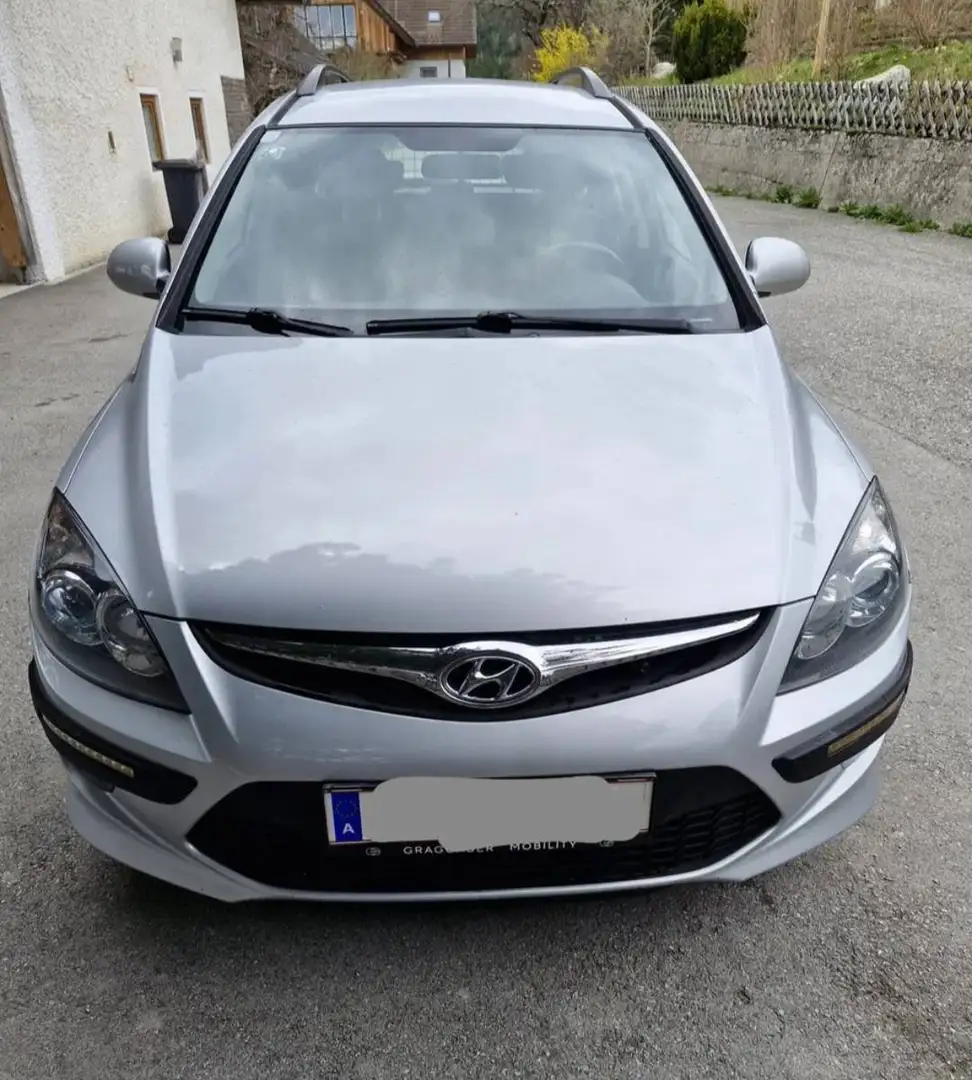 Hyundai i30 i30 CW 1,6 CRDi Europe DPF Europe Silber - 1