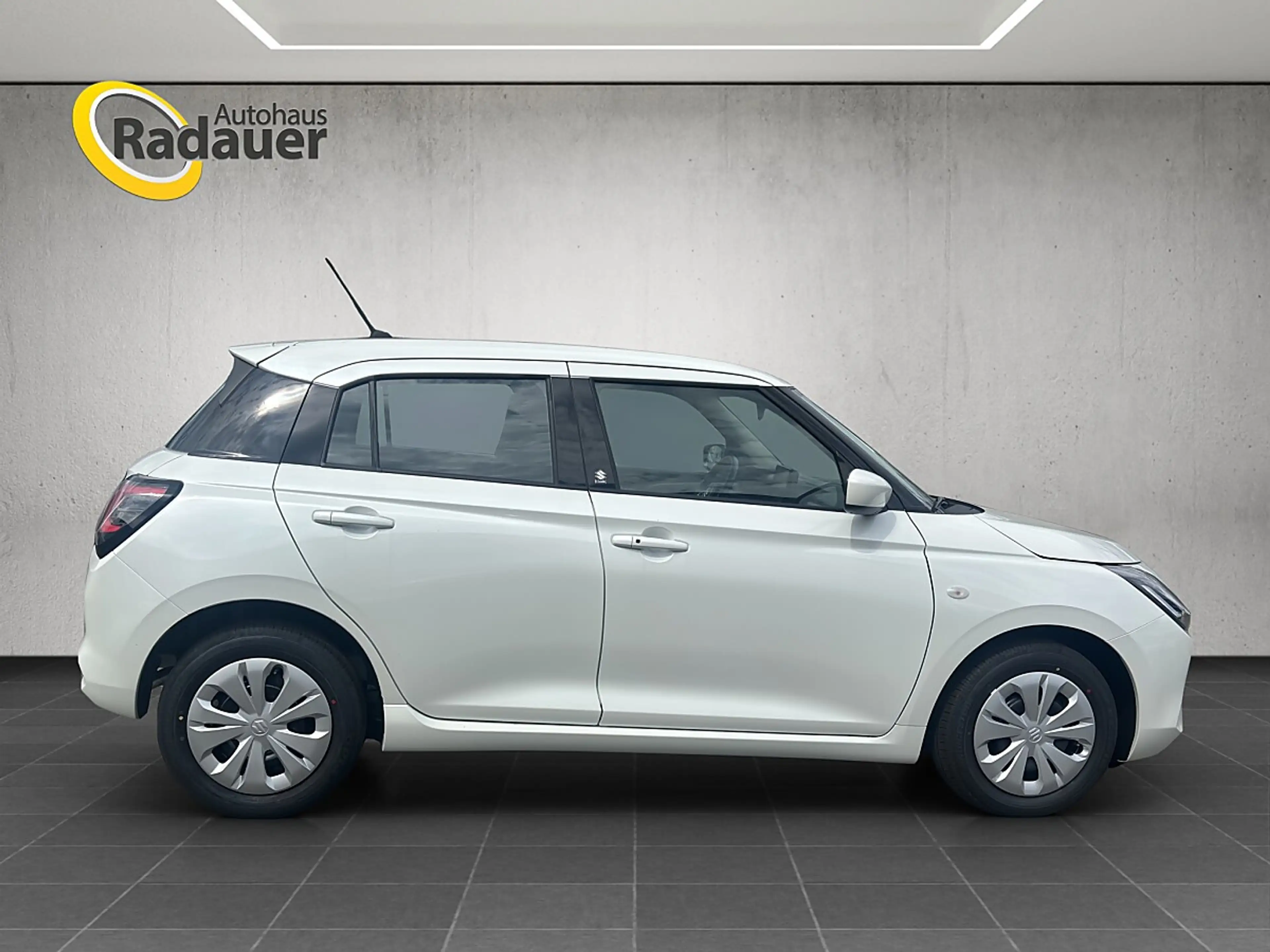 Suzuki Swift 1,2 Hybrid DualJet Clear — photo 6