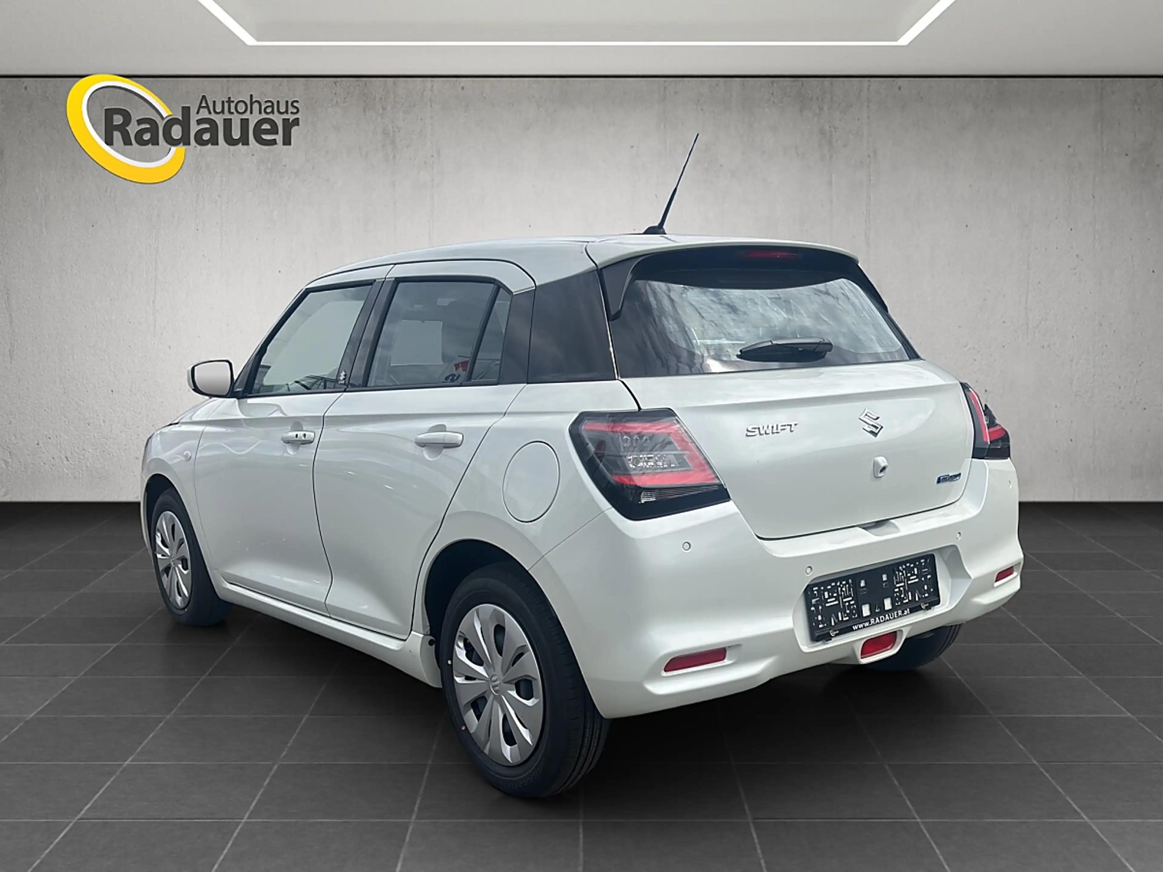 Suzuki Swift 1,2 Hybrid DualJet Clear — photo 3