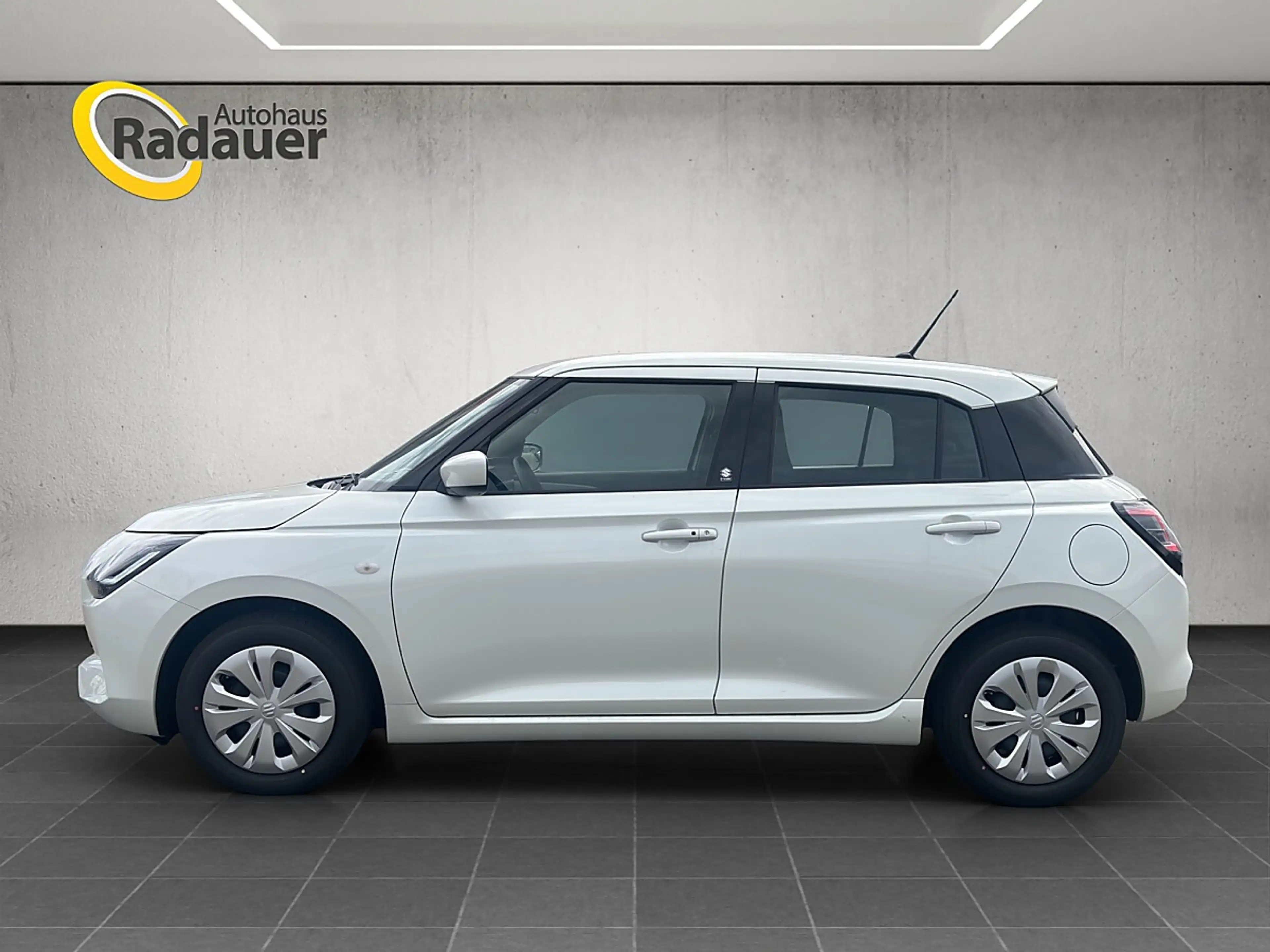 Suzuki Swift 1,2 Hybrid DualJet Clear — photo 2