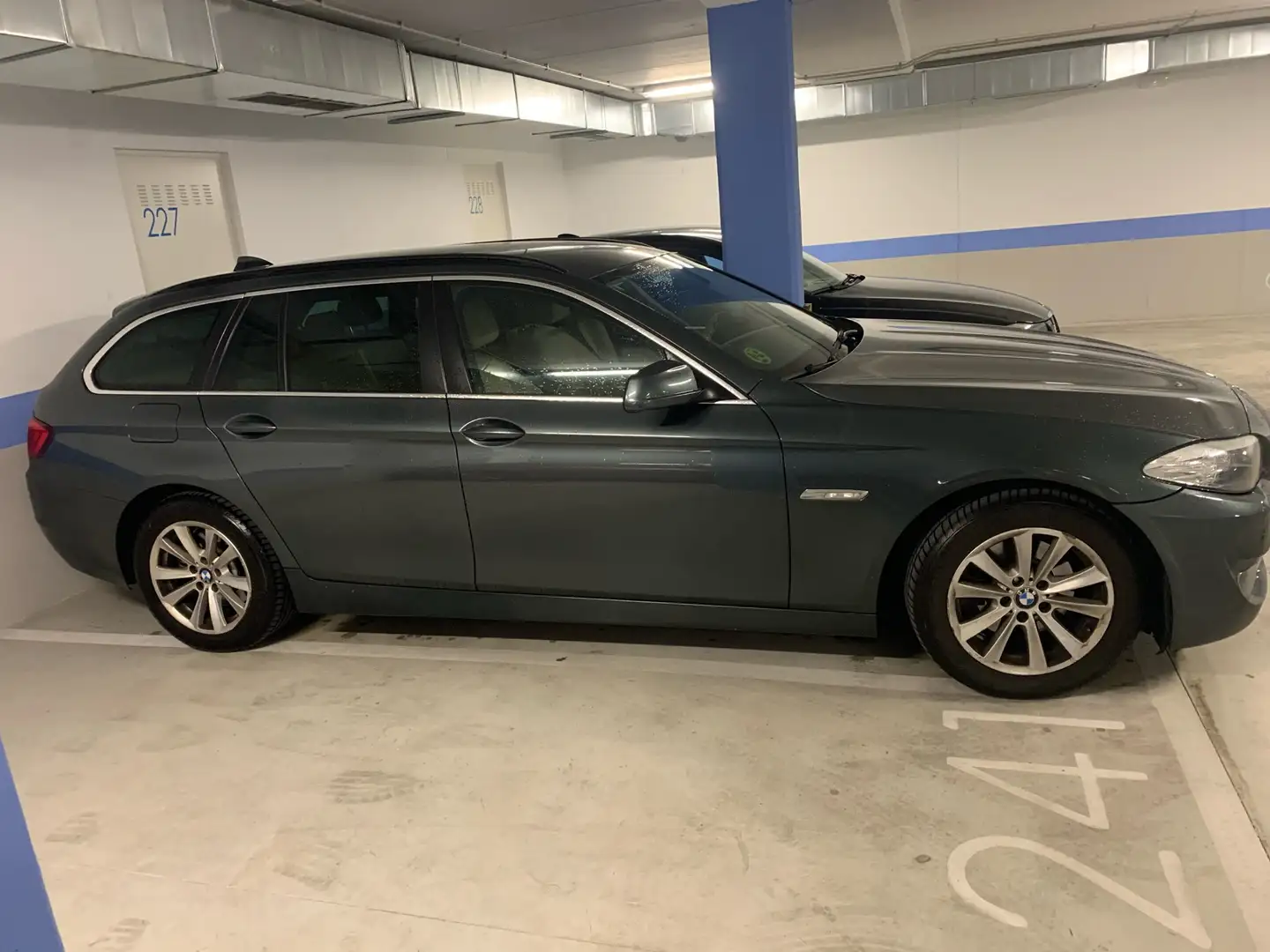 BMW 520 520d Touring - 1