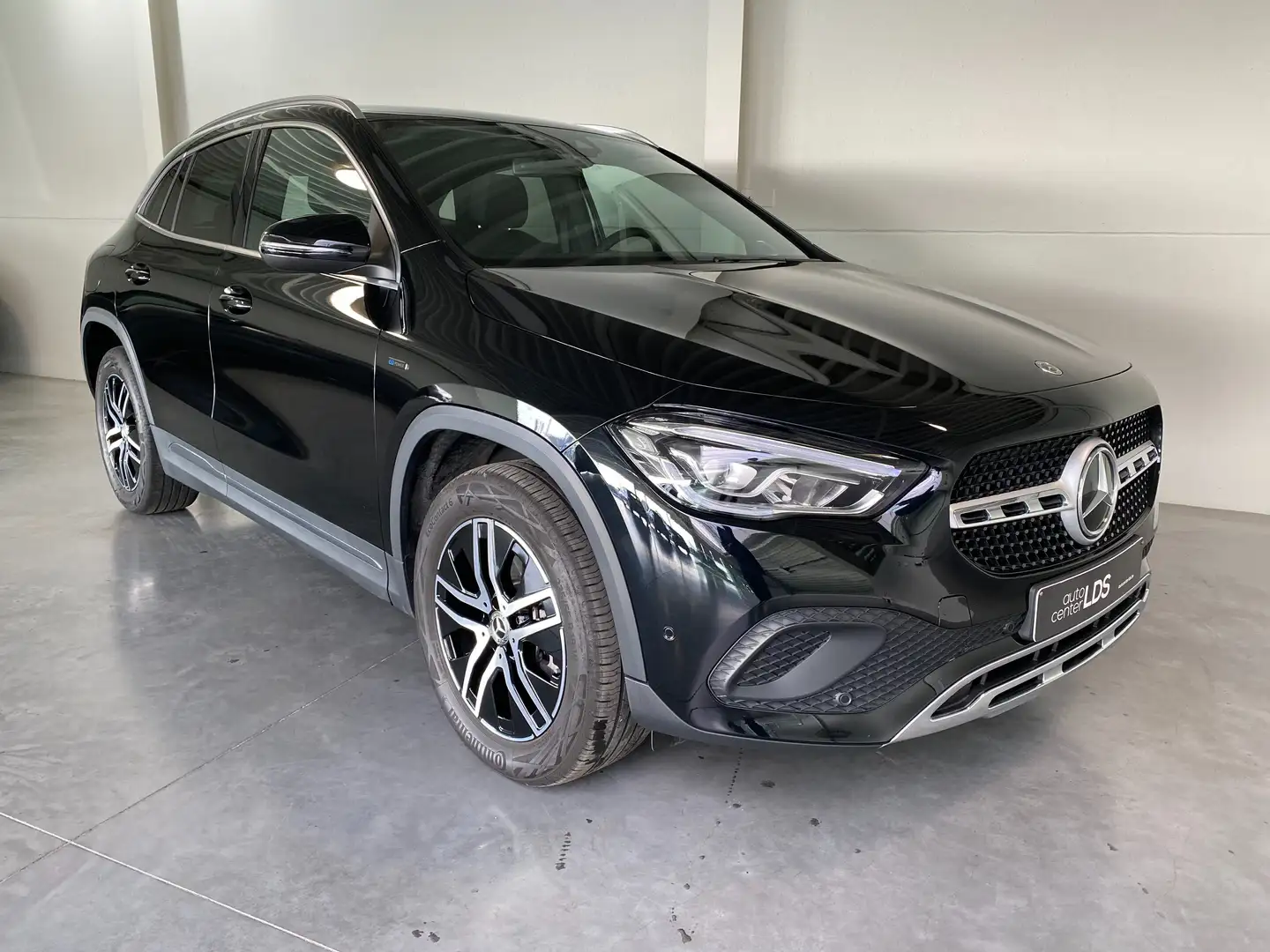 Mercedes-Benz GLA 250 GLA 250 e 8G-DCT Urban/Progressive - PHEV - Zwart - 1