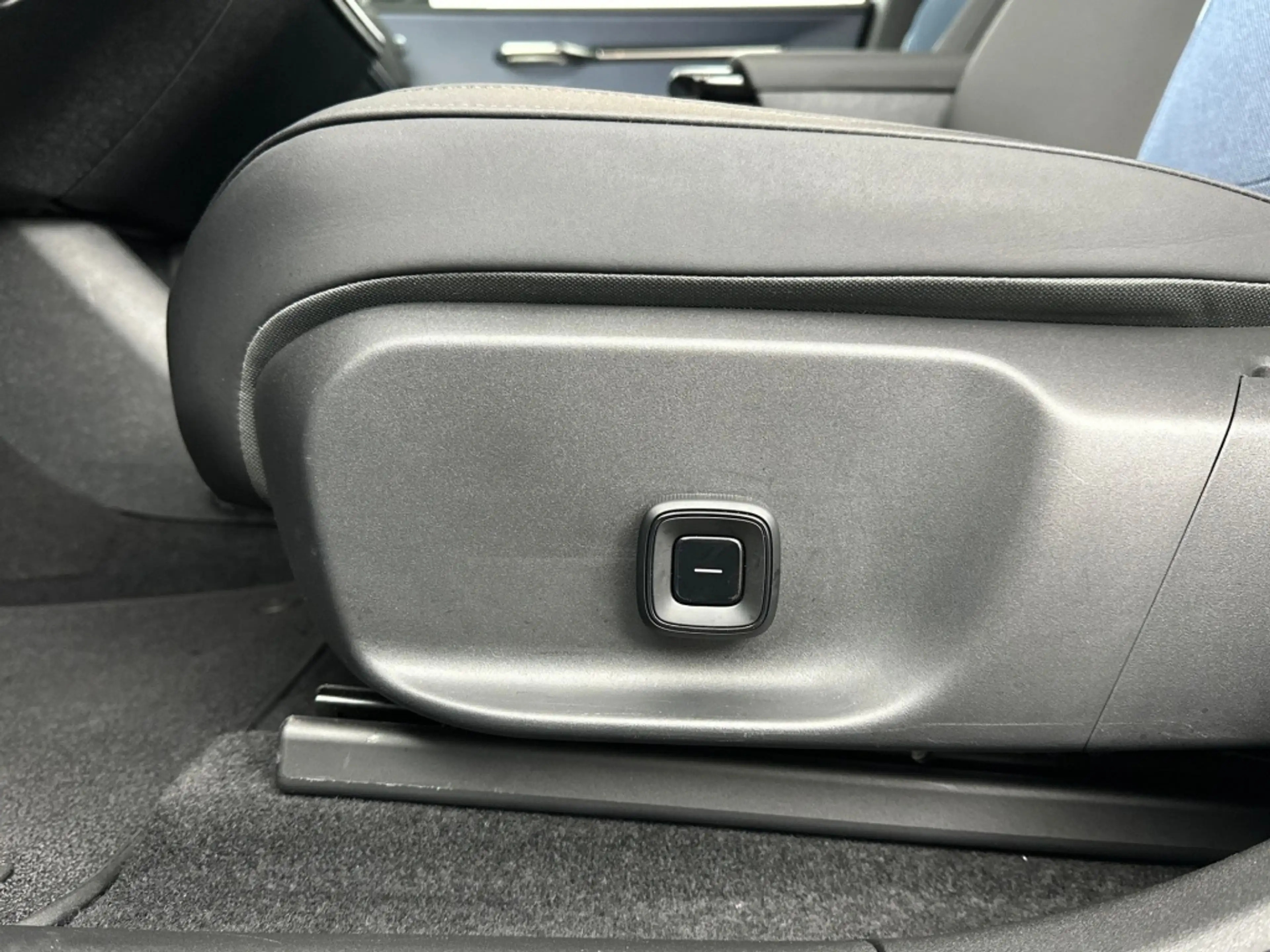 Volvo EX30 Extended Range Ultra 272PK/69kWh| Adap.Cruise| H&K — photo 19