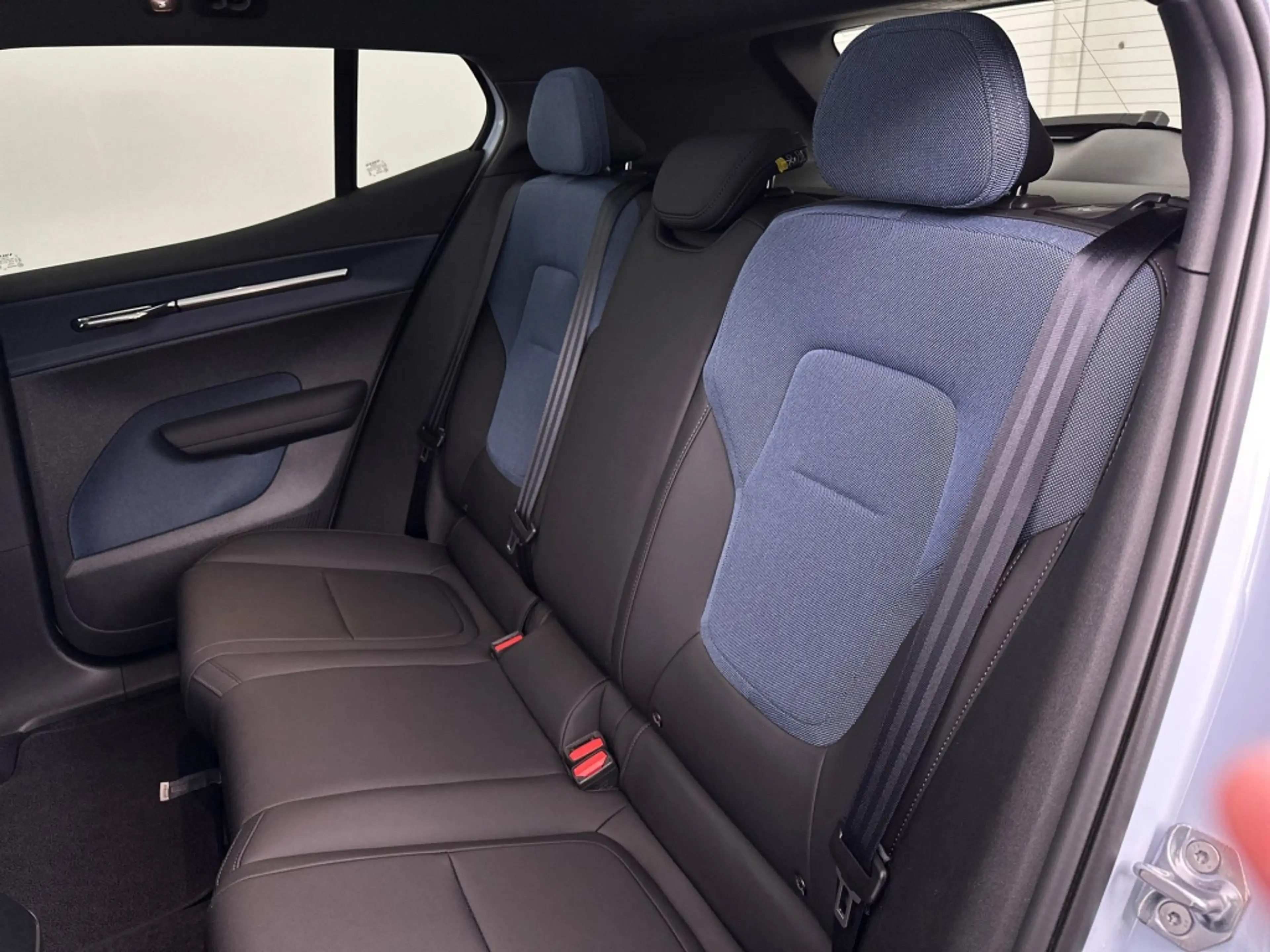 Volvo EX30 Extended Range Ultra 272PK/69kWh| Adap.Cruise| H&K — photo 22
