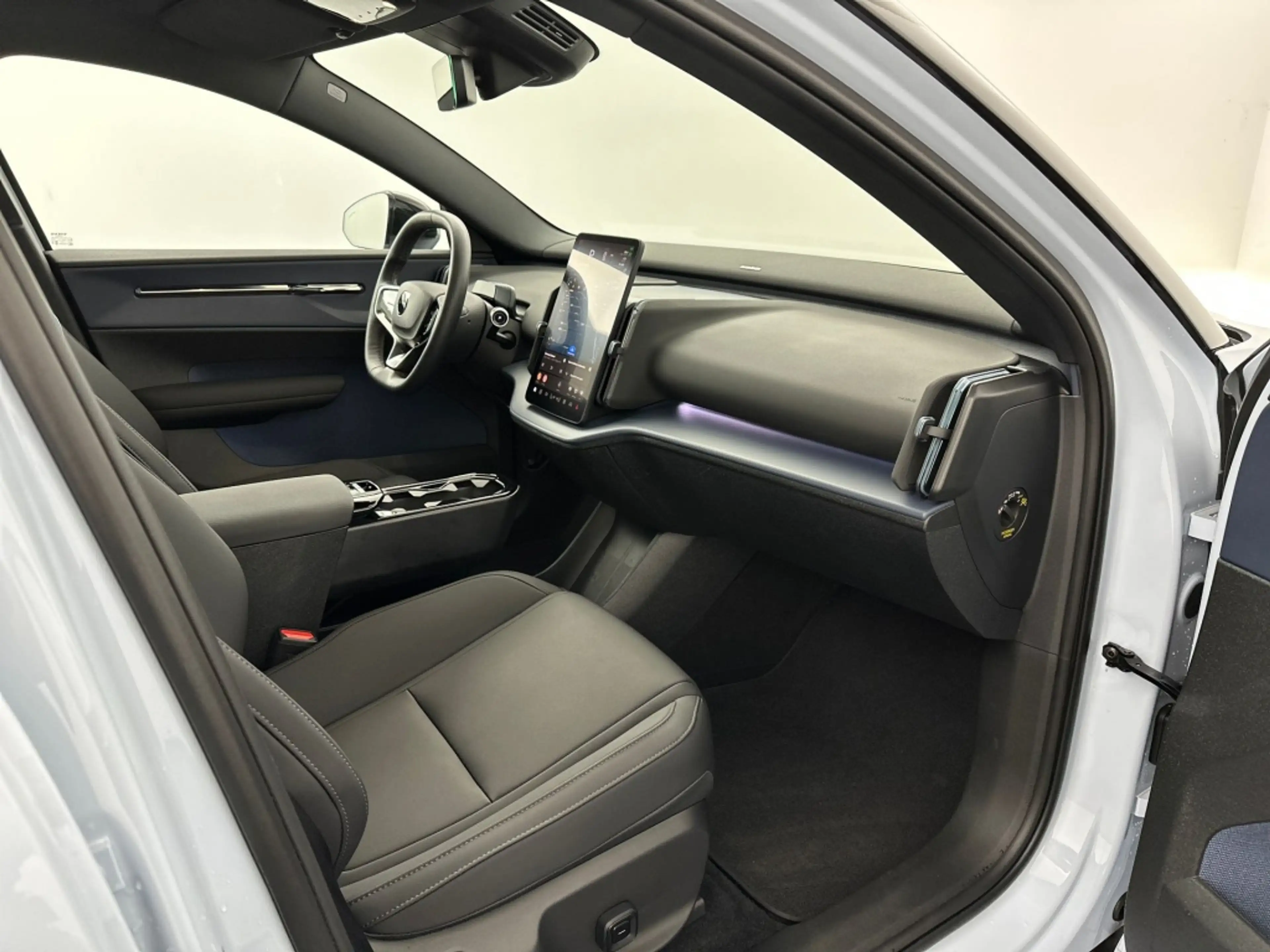 Volvo EX30 Extended Range Ultra 272PK/69kWh| Adap.Cruise| H&K — photo 20